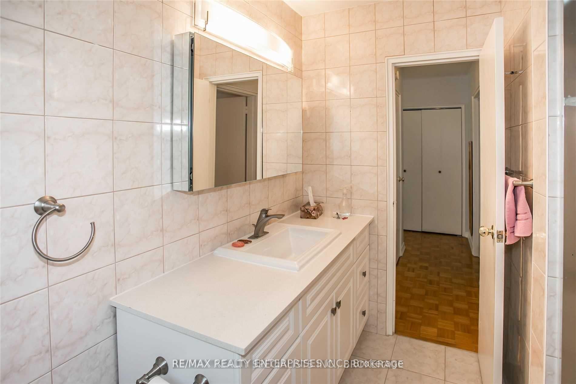 Photo 33 of 54 Rabbit Lane, Etobicoke, Eringate-Centennial-West Deane — HOMEH