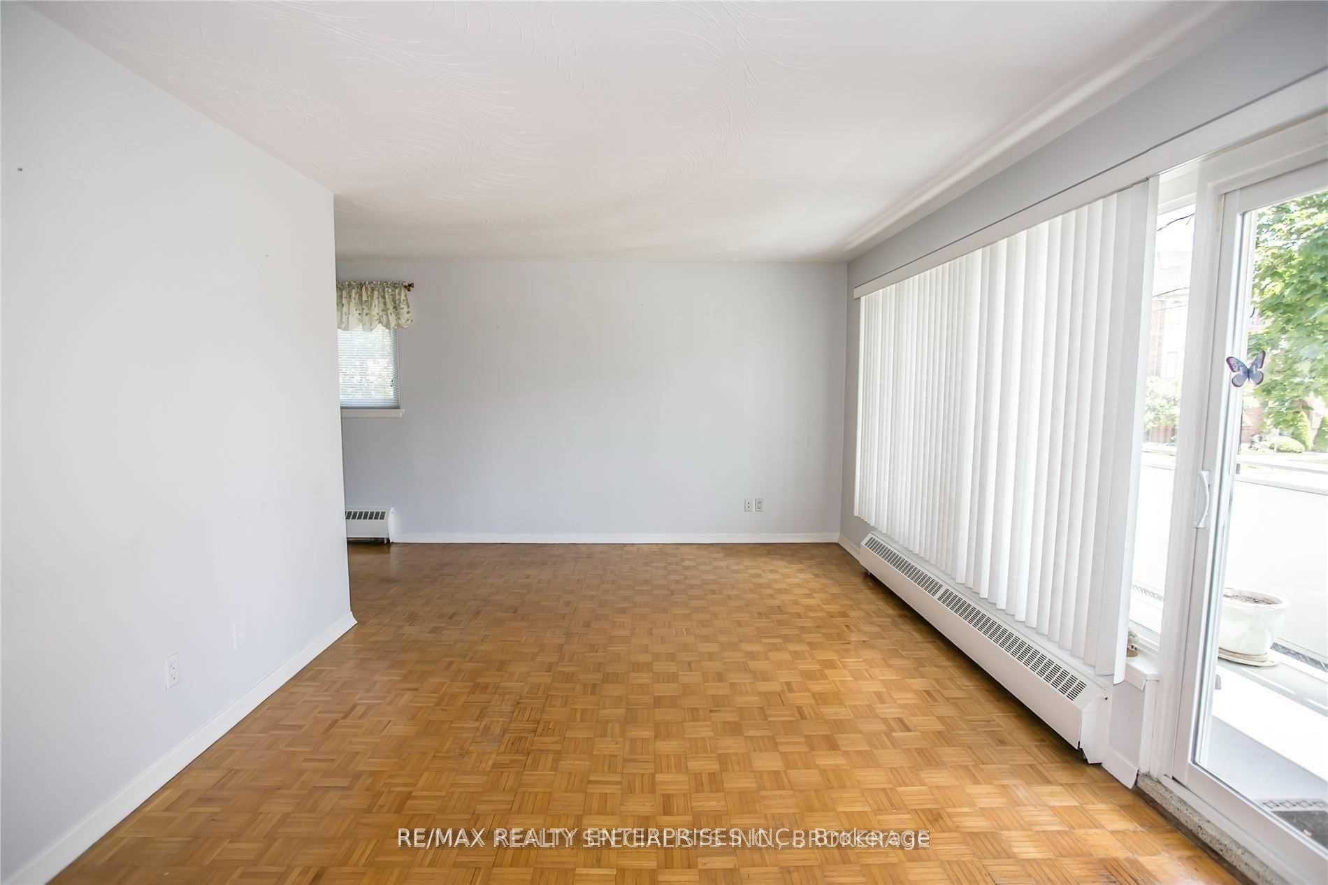 Photo 37 of 54 Rabbit Lane, Etobicoke, Eringate-Centennial-West Deane — HOMEH