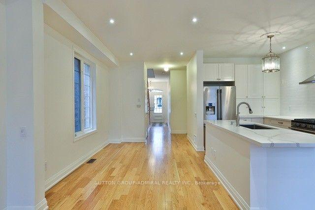 Photo 4 of 447 Lady Nadia Drive, Vaughan, Patterson — HOMEH