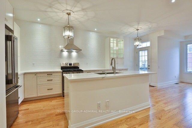 Photo 5 of 447 Lady Nadia Drive, Vaughan, Patterson — HOMEH