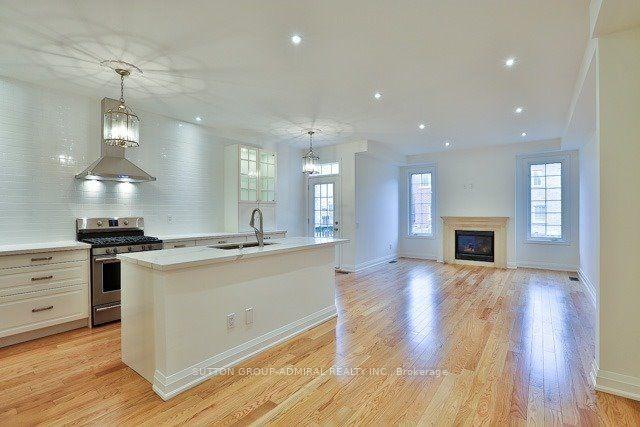 Photo 8 of 447 Lady Nadia Drive, Vaughan, Patterson — HOMEH