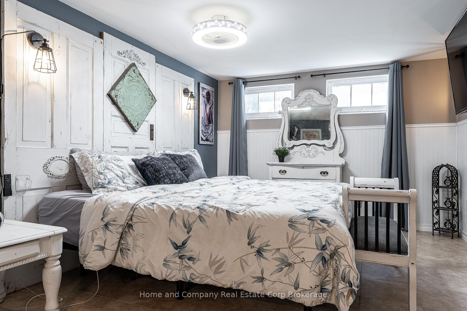 Photo 32 of 14 Burritt Street, Stratford — HOMEH
