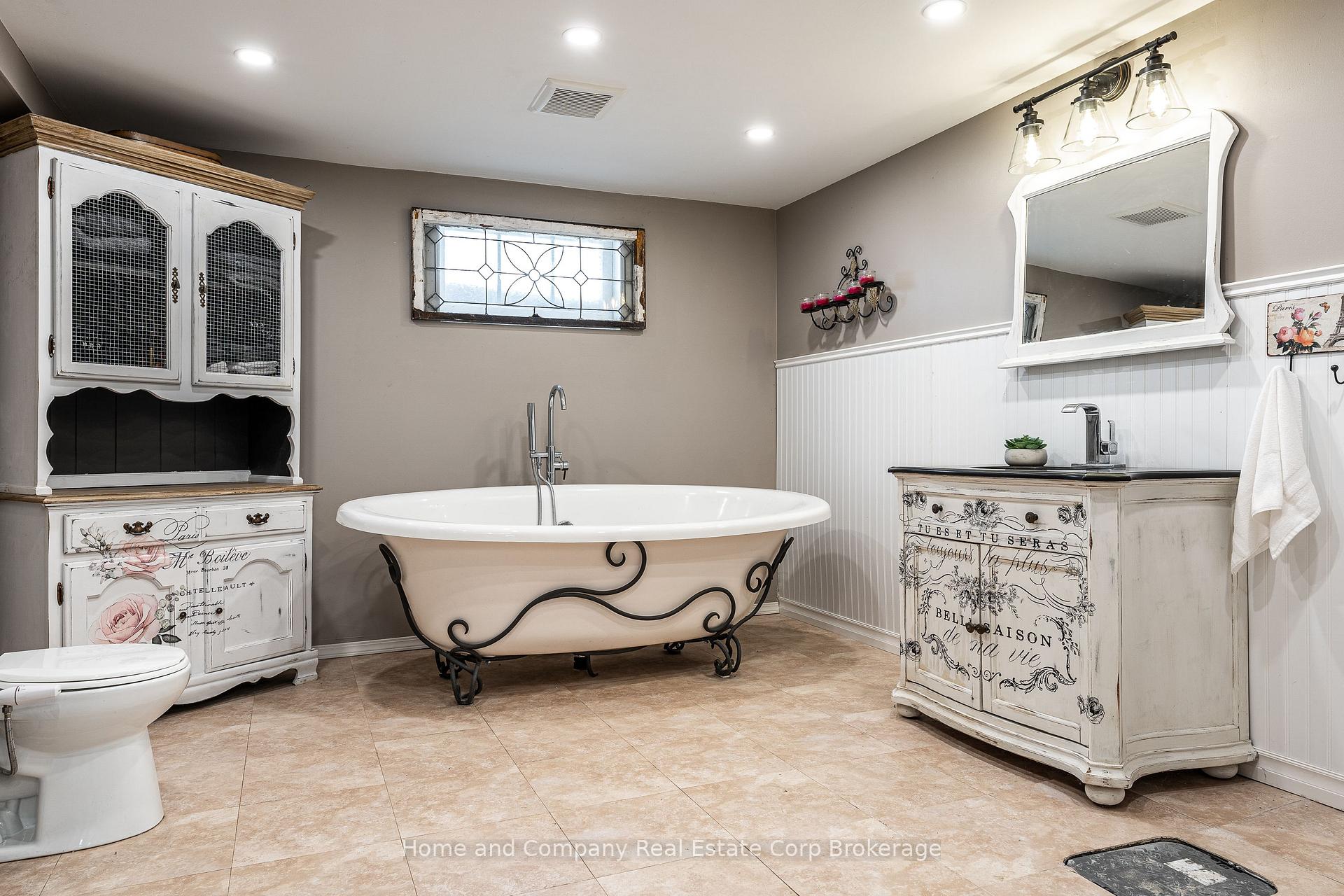 Photo 37 of 14 Burritt Street, Stratford — HOMEH