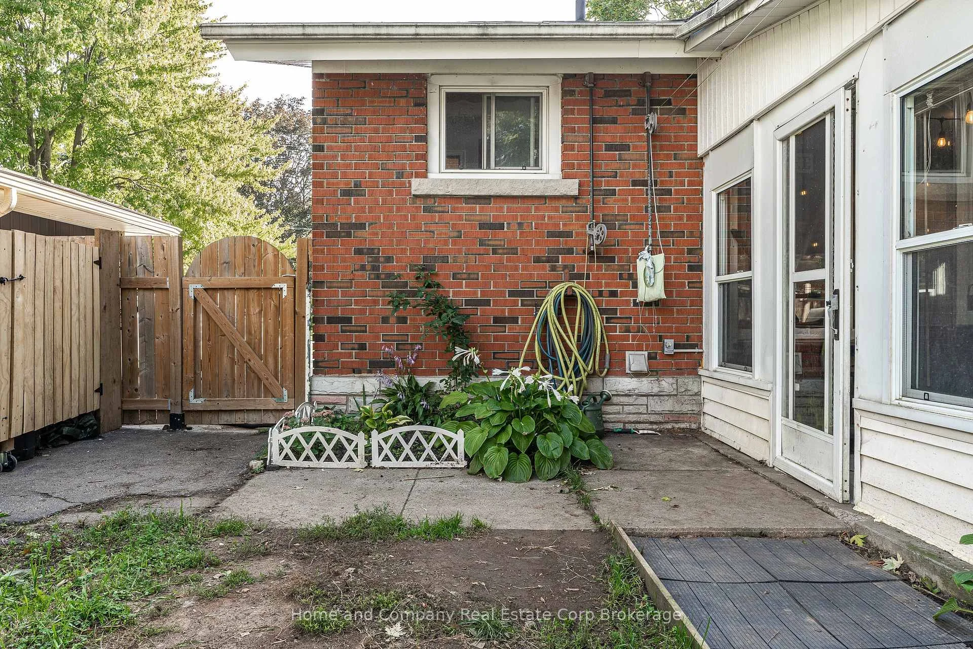Photo 45 of 14 Burritt Street, Stratford — HOMEH