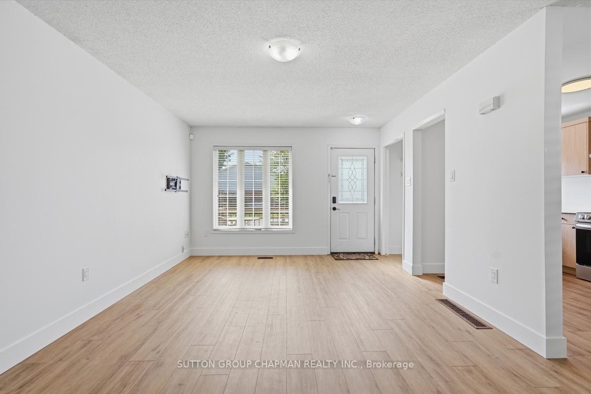 Photo 5 of 955 Lawson Road, London, North I — HOMEH
