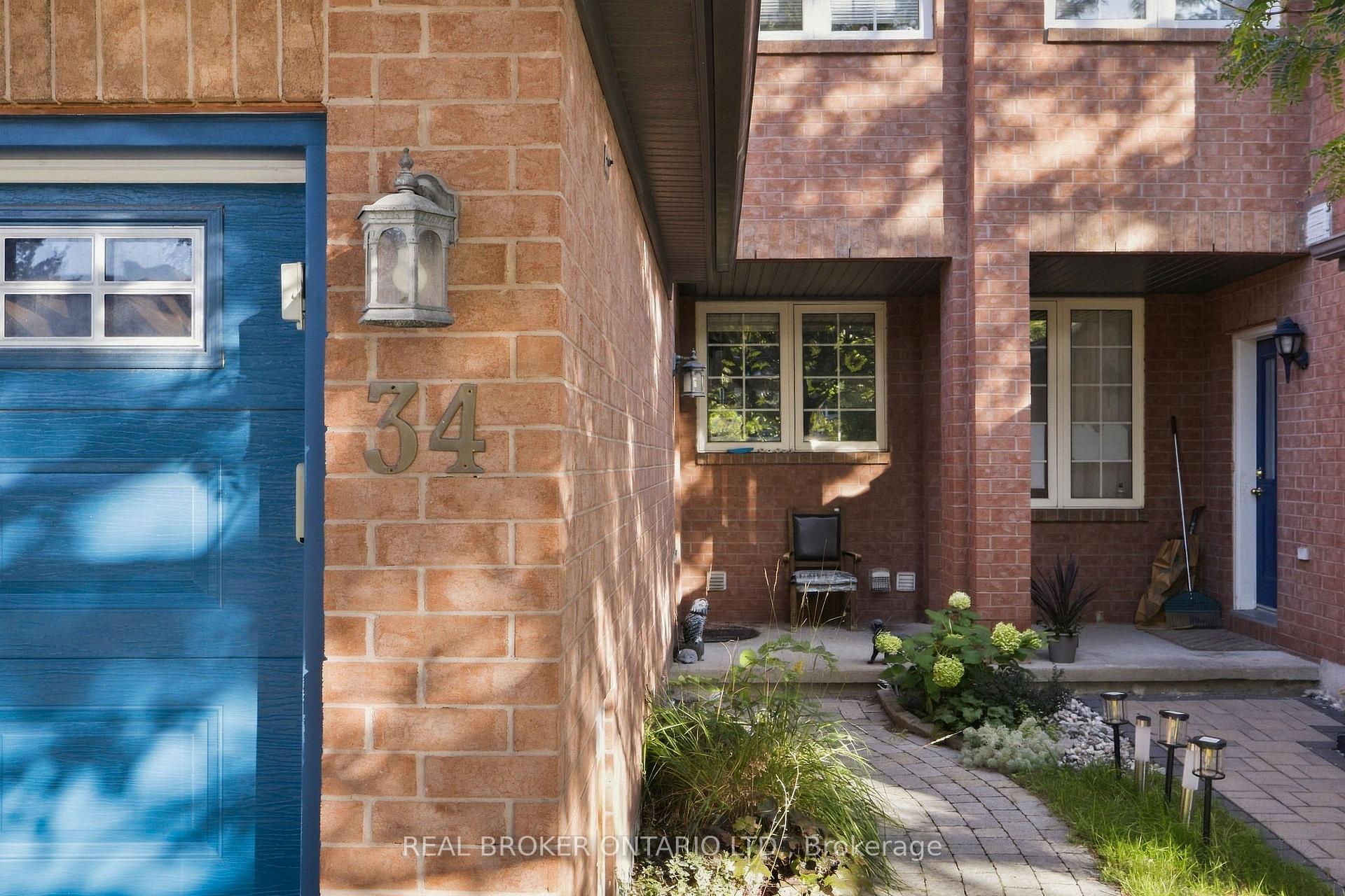 Photo 3 of 34 Scout Street, Ottawa, Central Park — HOMEH