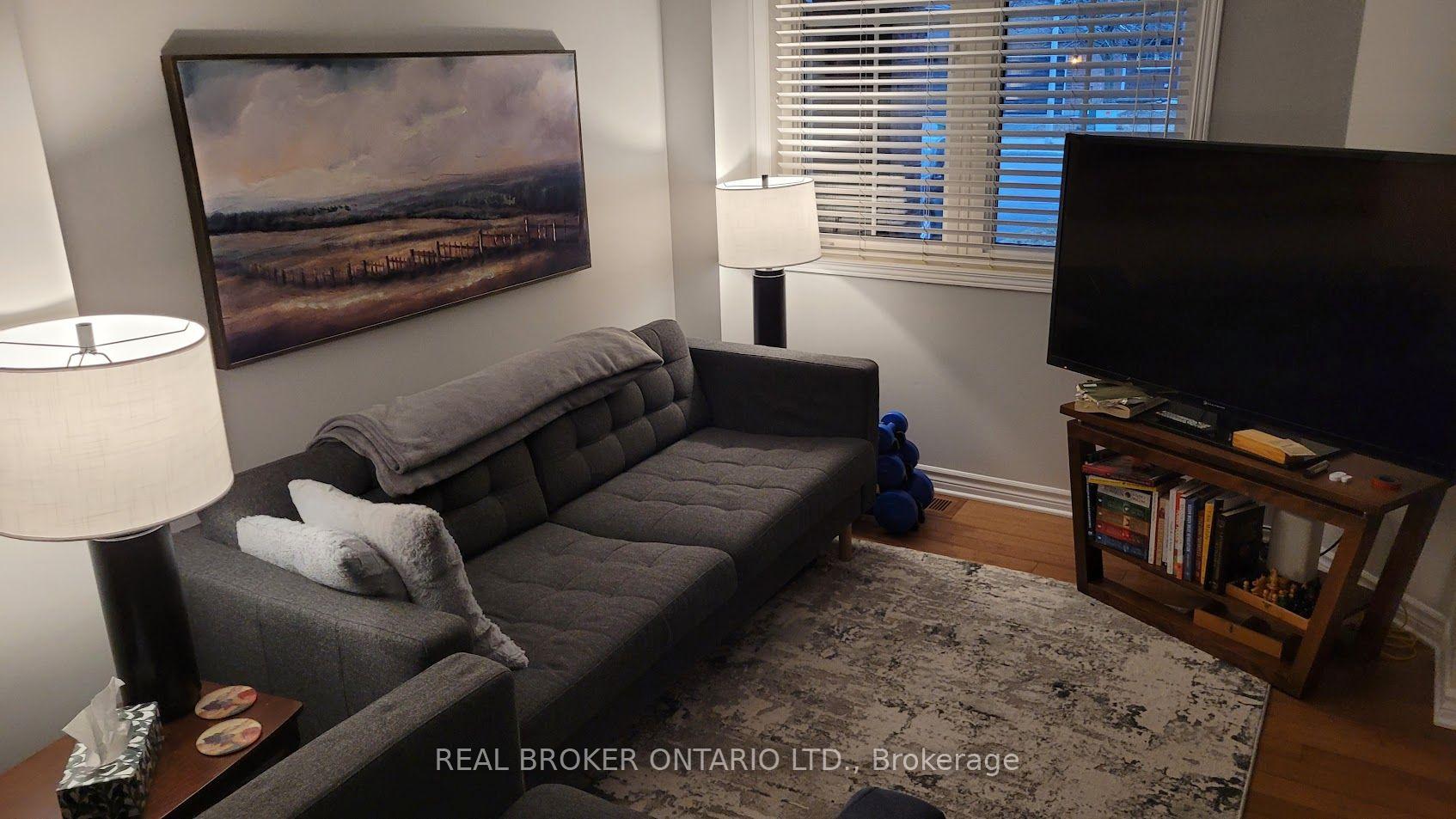 Photo 14 of 34 Scout Street, Ottawa, Central Park — HOMEH
