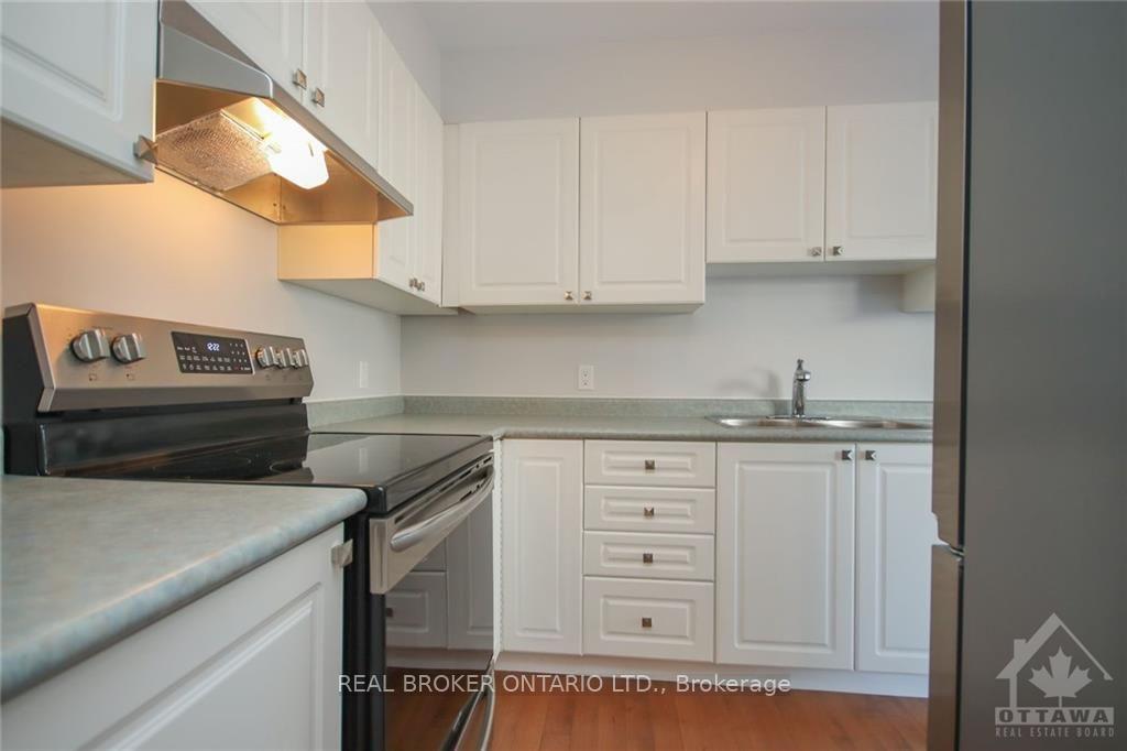 Photo 16 of 34 Scout Street, Ottawa, Central Park — HOMEH