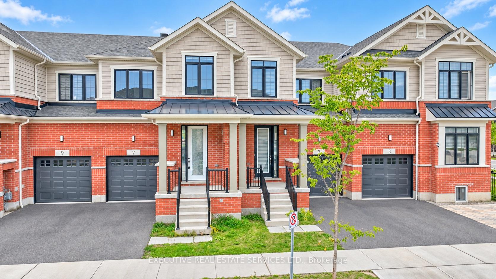 Photo 3 of 7 Crossmore Crescent, Cambridge, Westview — HOMEH