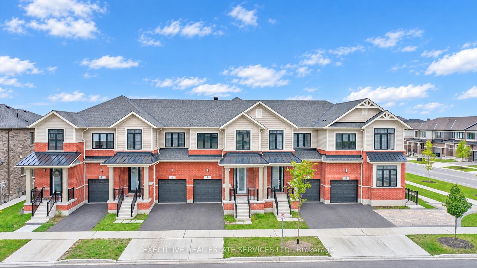 Photo 4 of 7 Crossmore Crescent, Cambridge, Westview — HOMEH