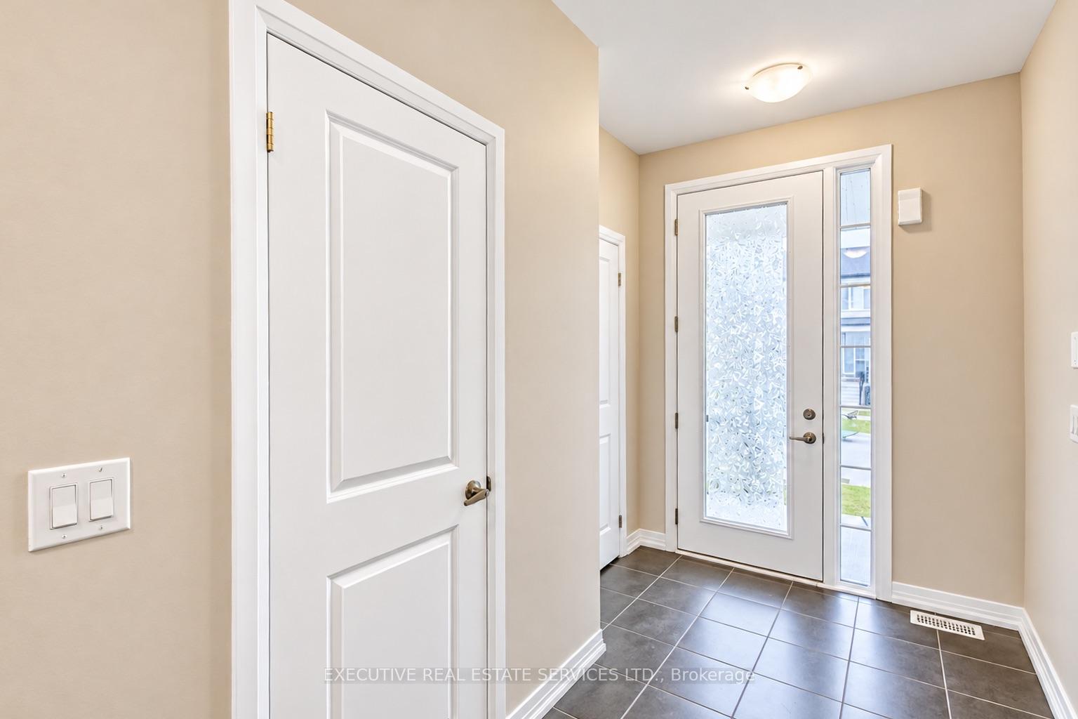 Photo 7 of 7 Crossmore Crescent, Cambridge, Westview — HOMEH