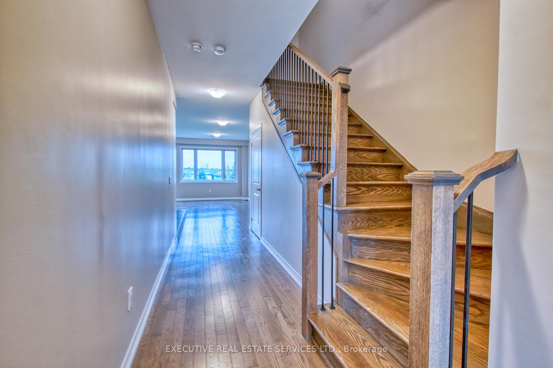 Photo 9 of 7 Crossmore Crescent, Cambridge, Westview — HOMEH