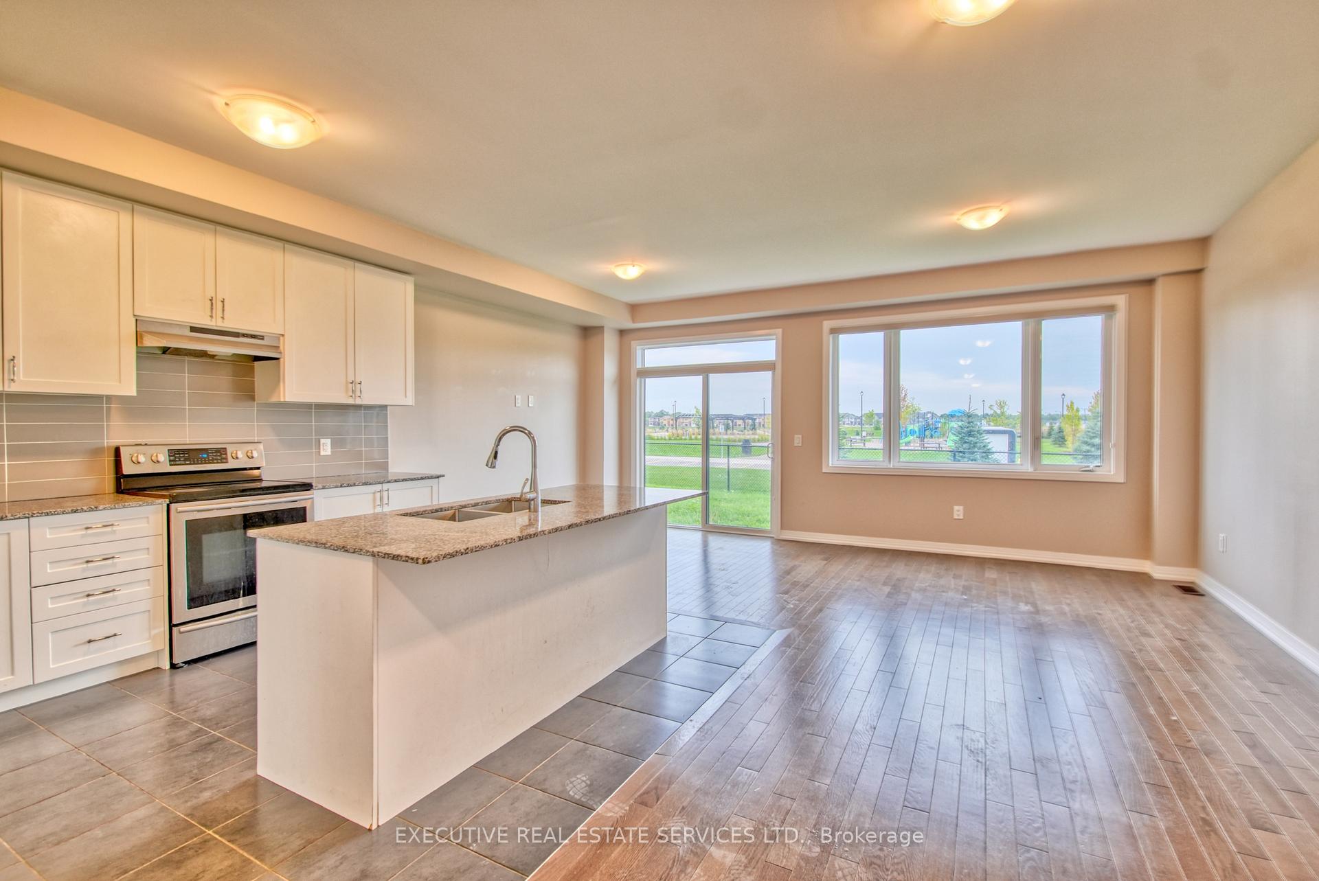 Photo 10 of 7 Crossmore Crescent, Cambridge, Westview — HOMEH