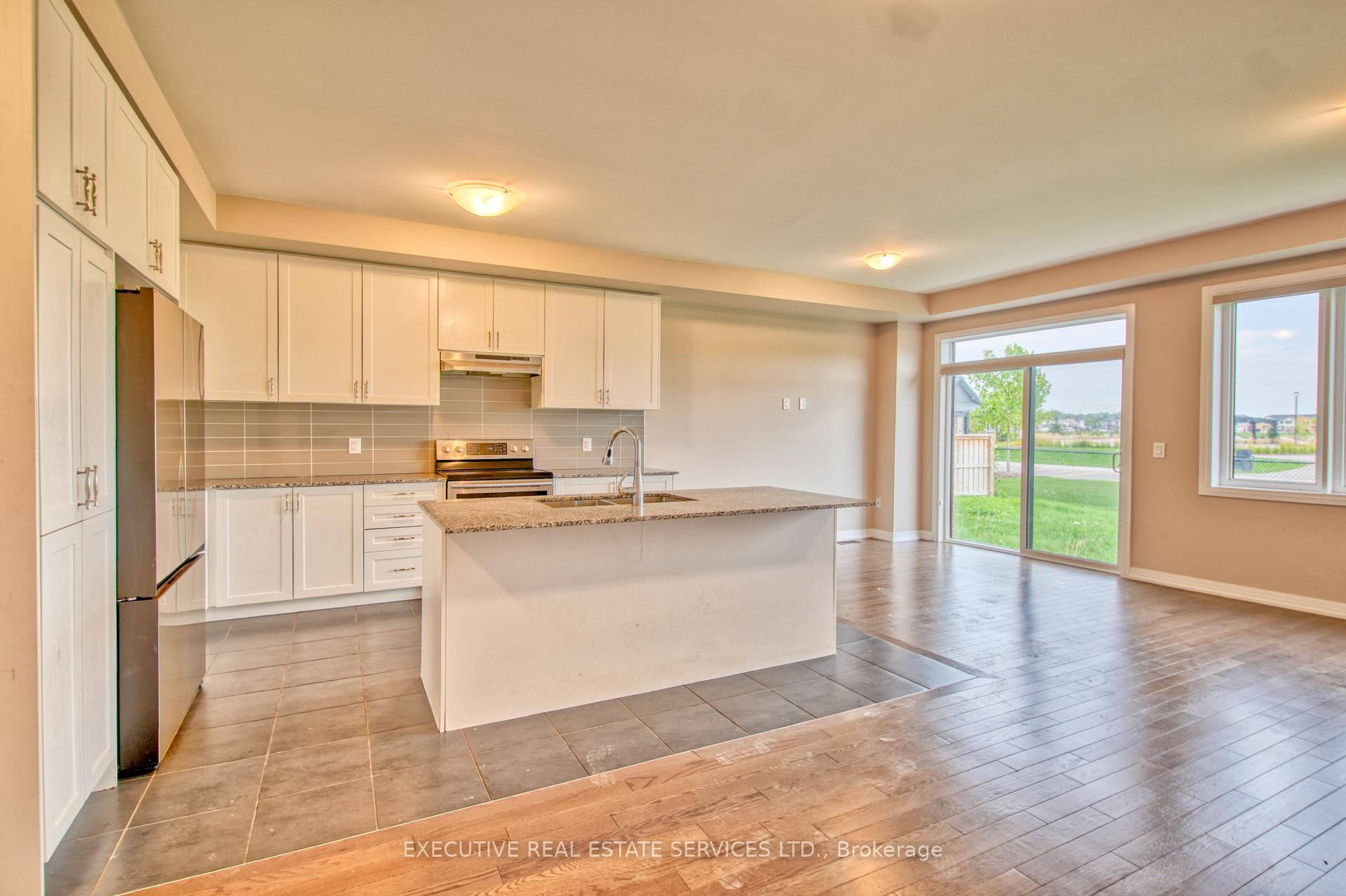 Photo 11 of 7 Crossmore Crescent, Cambridge, Westview — HOMEH