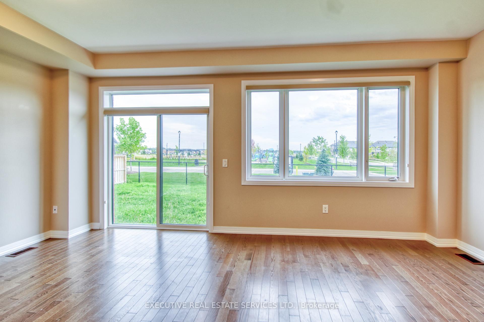 Photo 12 of 7 Crossmore Crescent, Cambridge, Westview — HOMEH