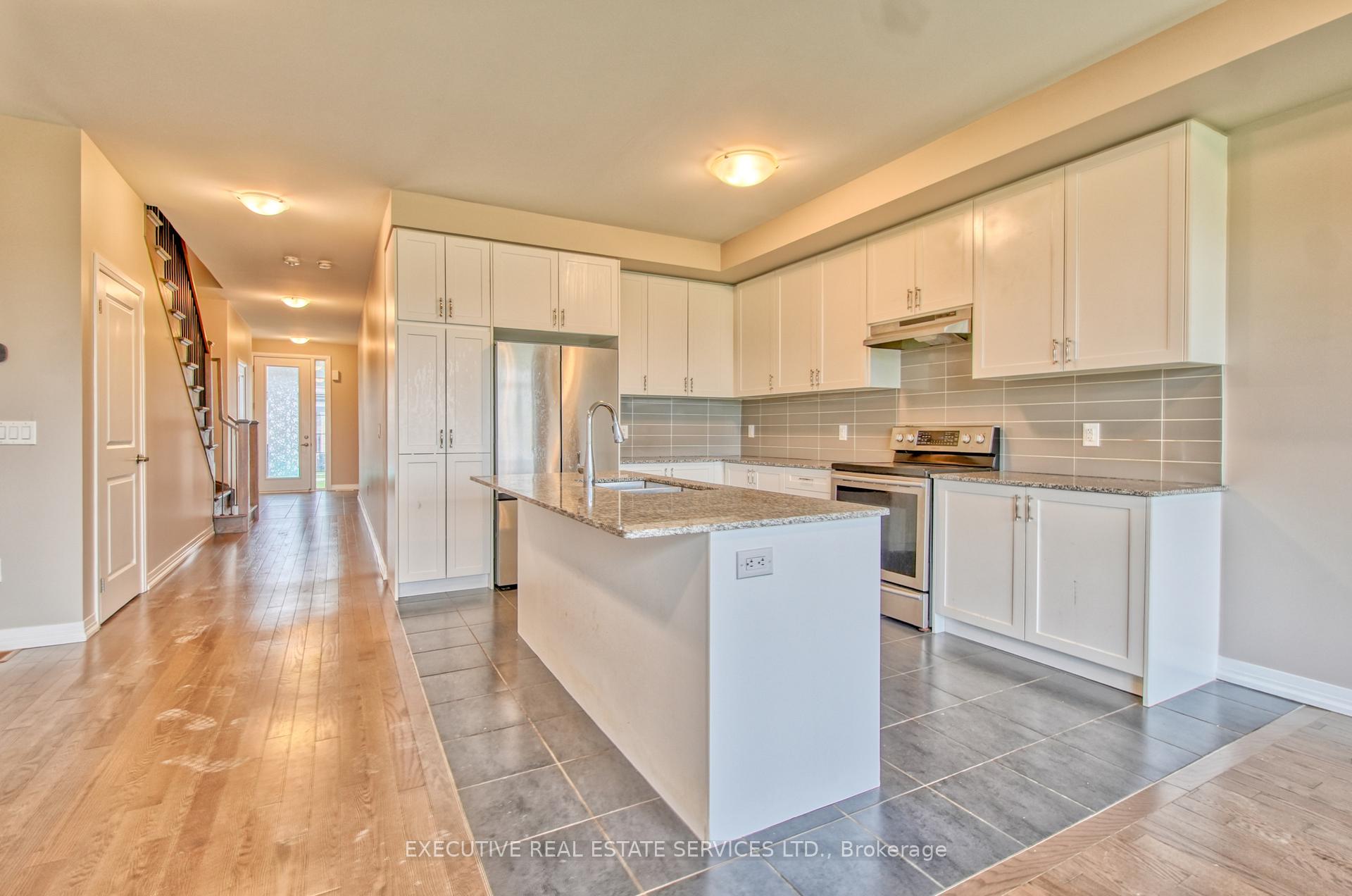 Photo 14 of 7 Crossmore Crescent, Cambridge, Westview — HOMEH