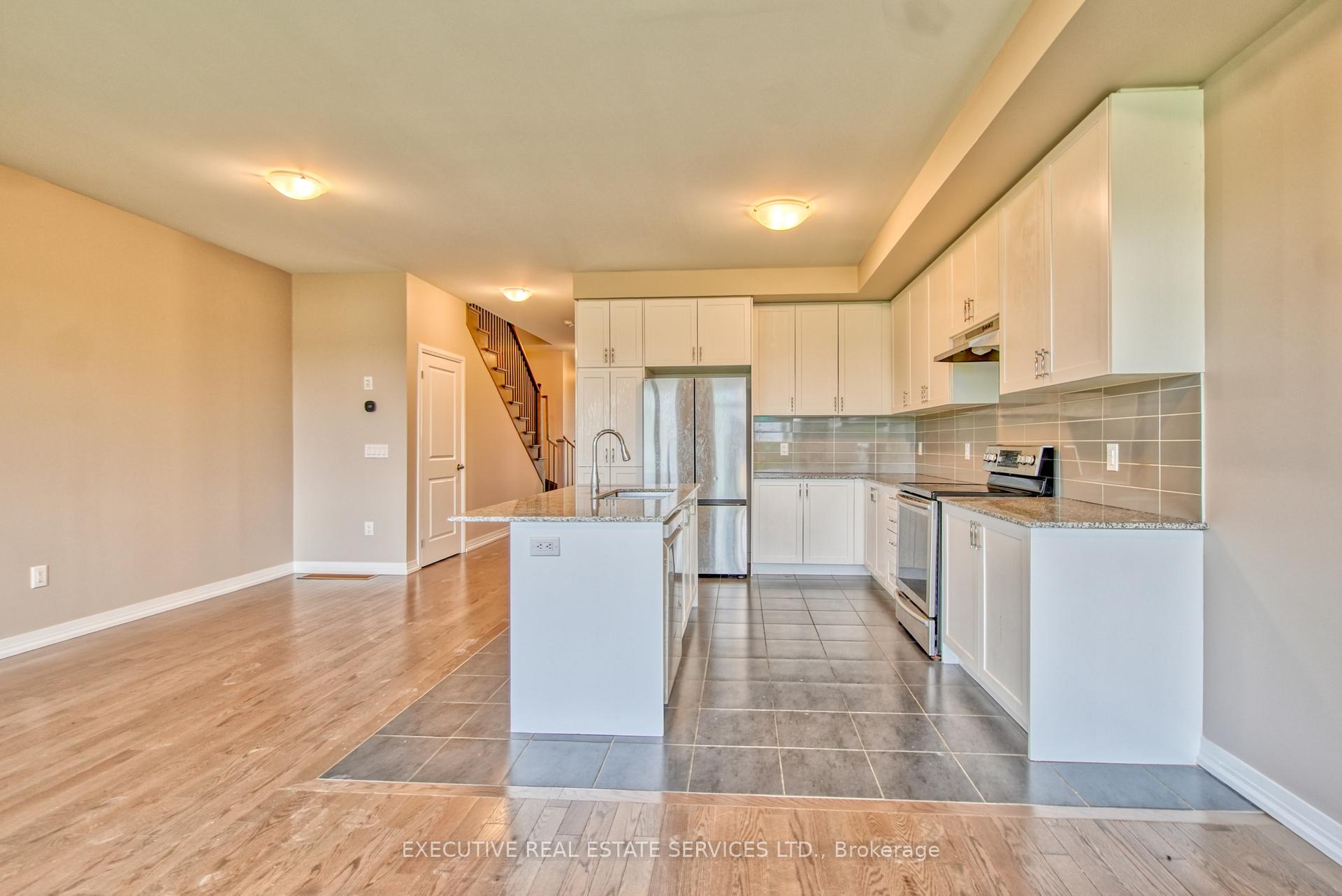 Photo 15 of 7 Crossmore Crescent, Cambridge, Westview — HOMEH