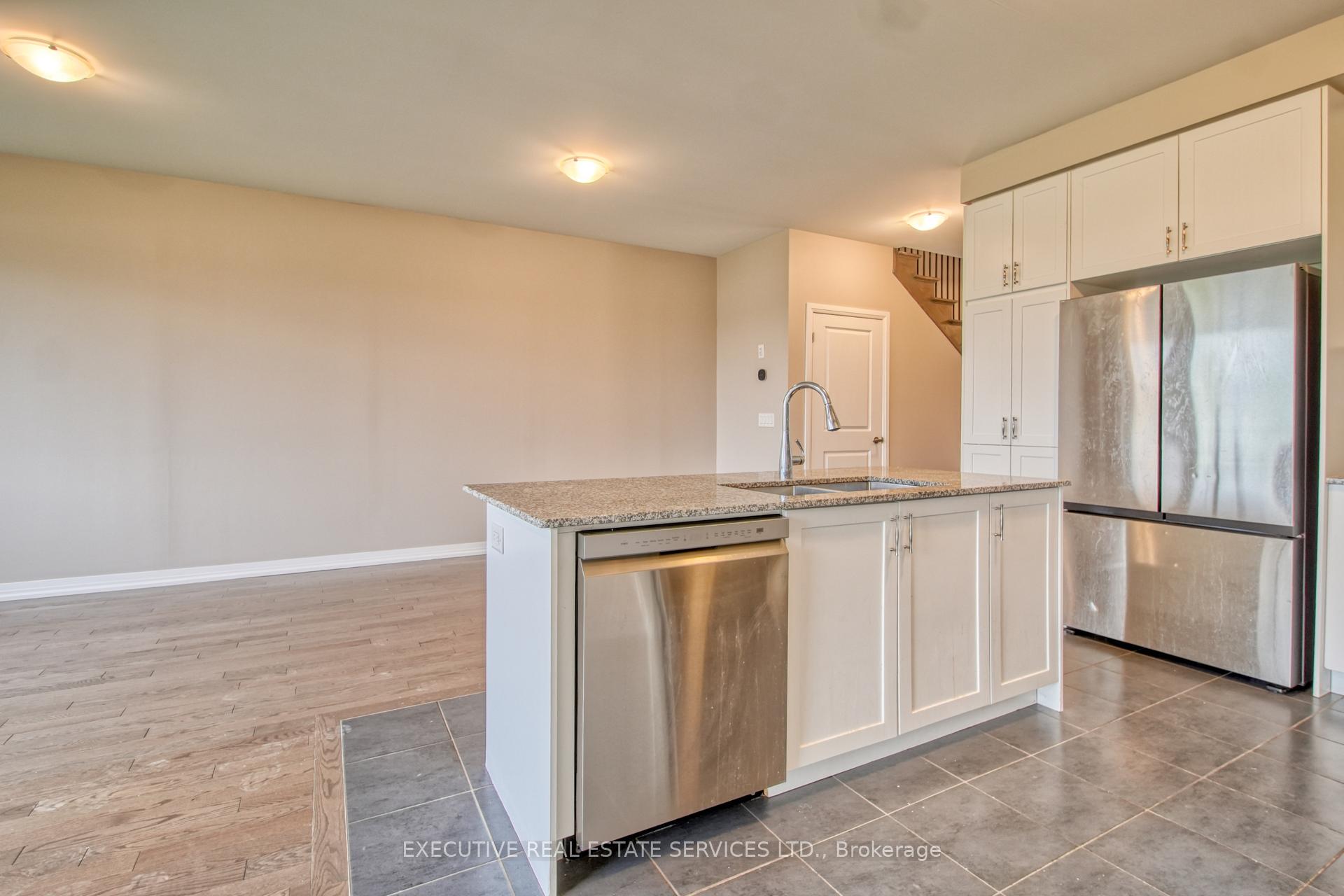 Photo 17 of 7 Crossmore Crescent, Cambridge, Westview — HOMEH