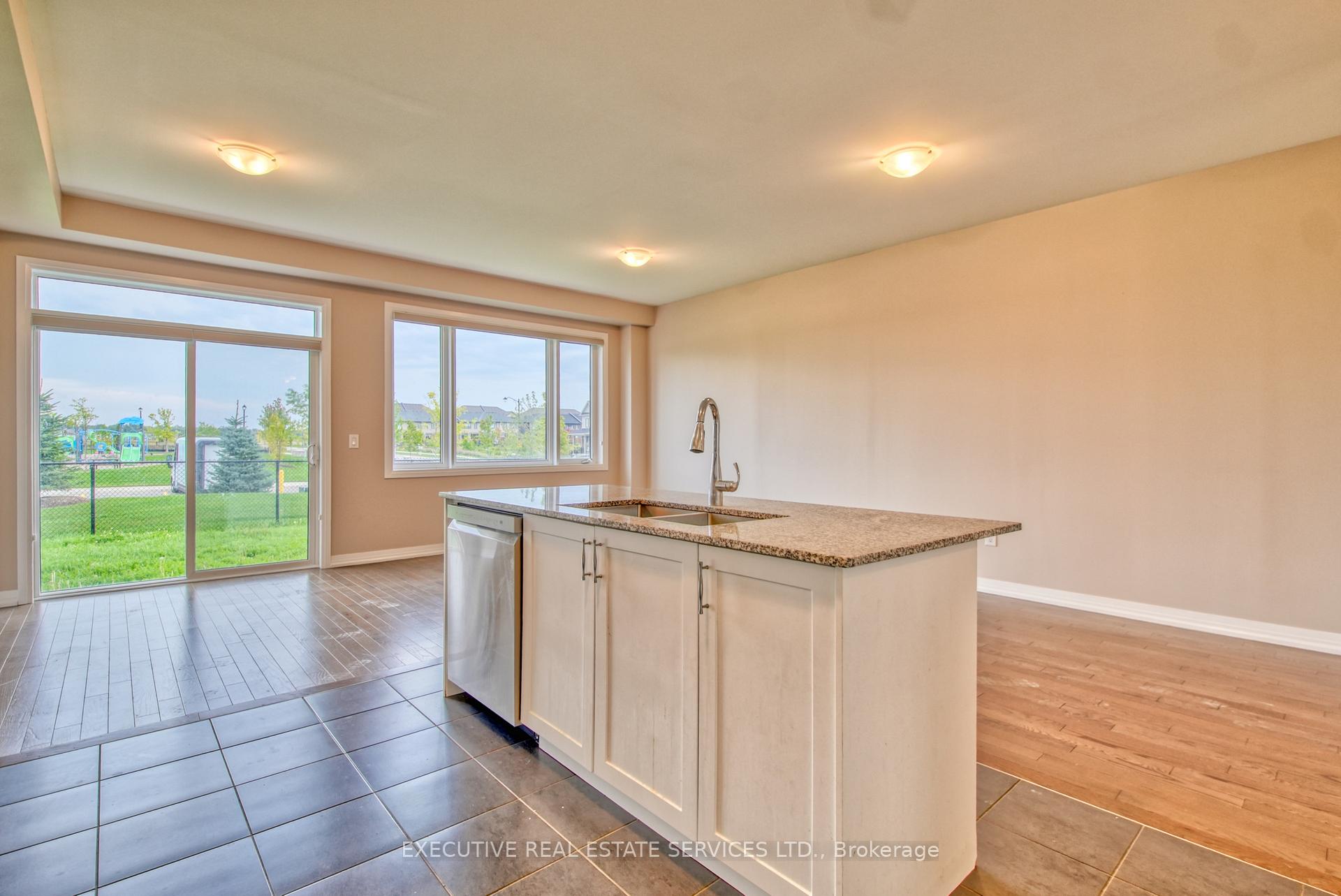 Photo 19 of 7 Crossmore Crescent, Cambridge, Westview — HOMEH