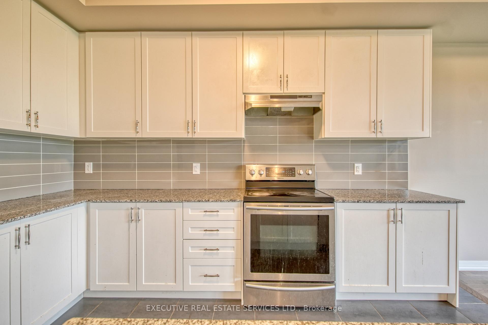 Photo 20 of 7 Crossmore Crescent, Cambridge, Westview — HOMEH