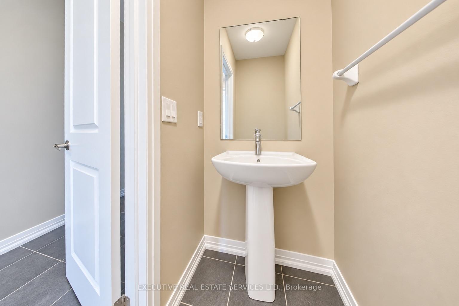 Photo 21 of 7 Crossmore Crescent, Cambridge, Westview — HOMEH