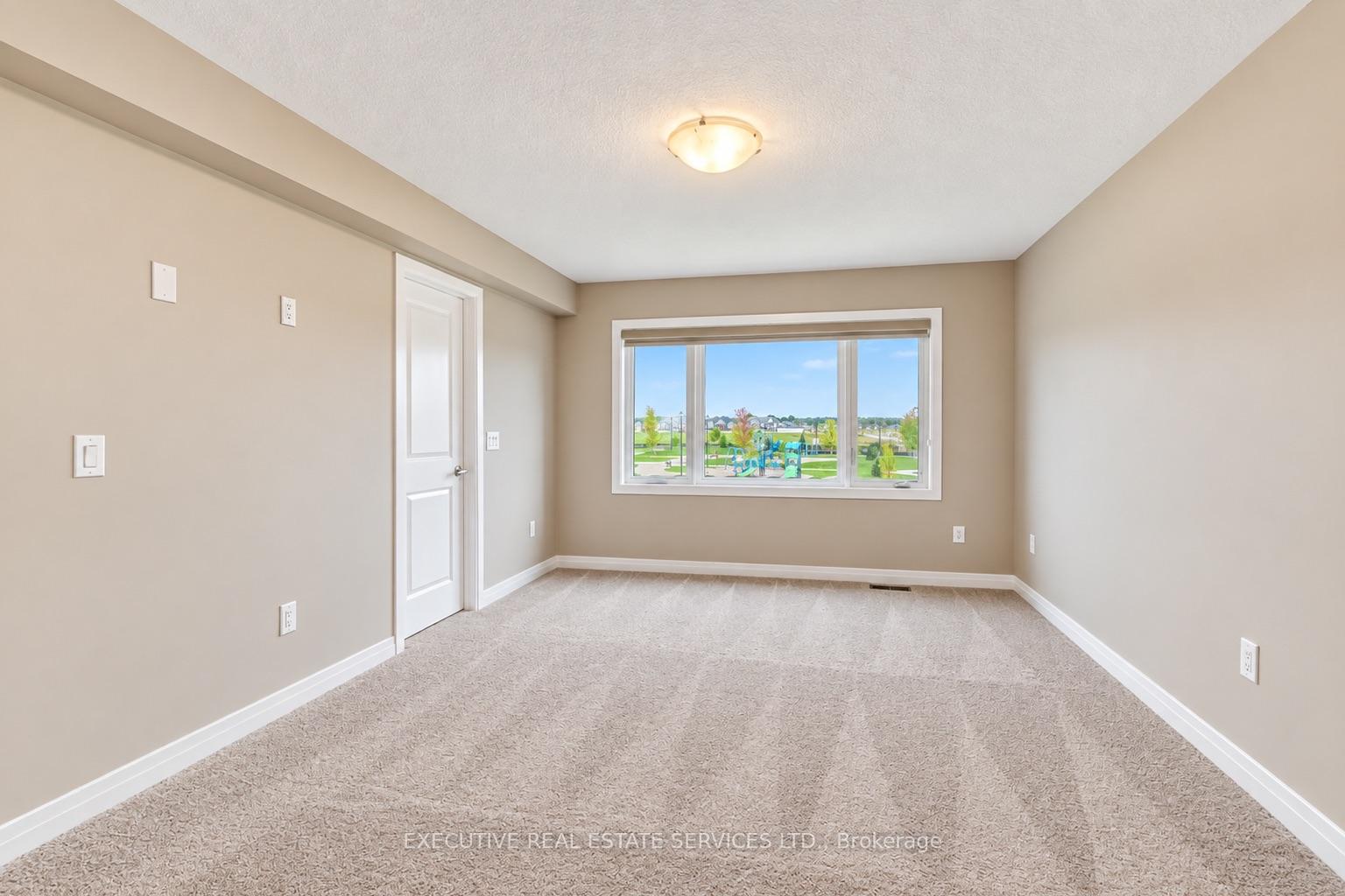 Photo 23 of 7 Crossmore Crescent, Cambridge, Westview — HOMEH