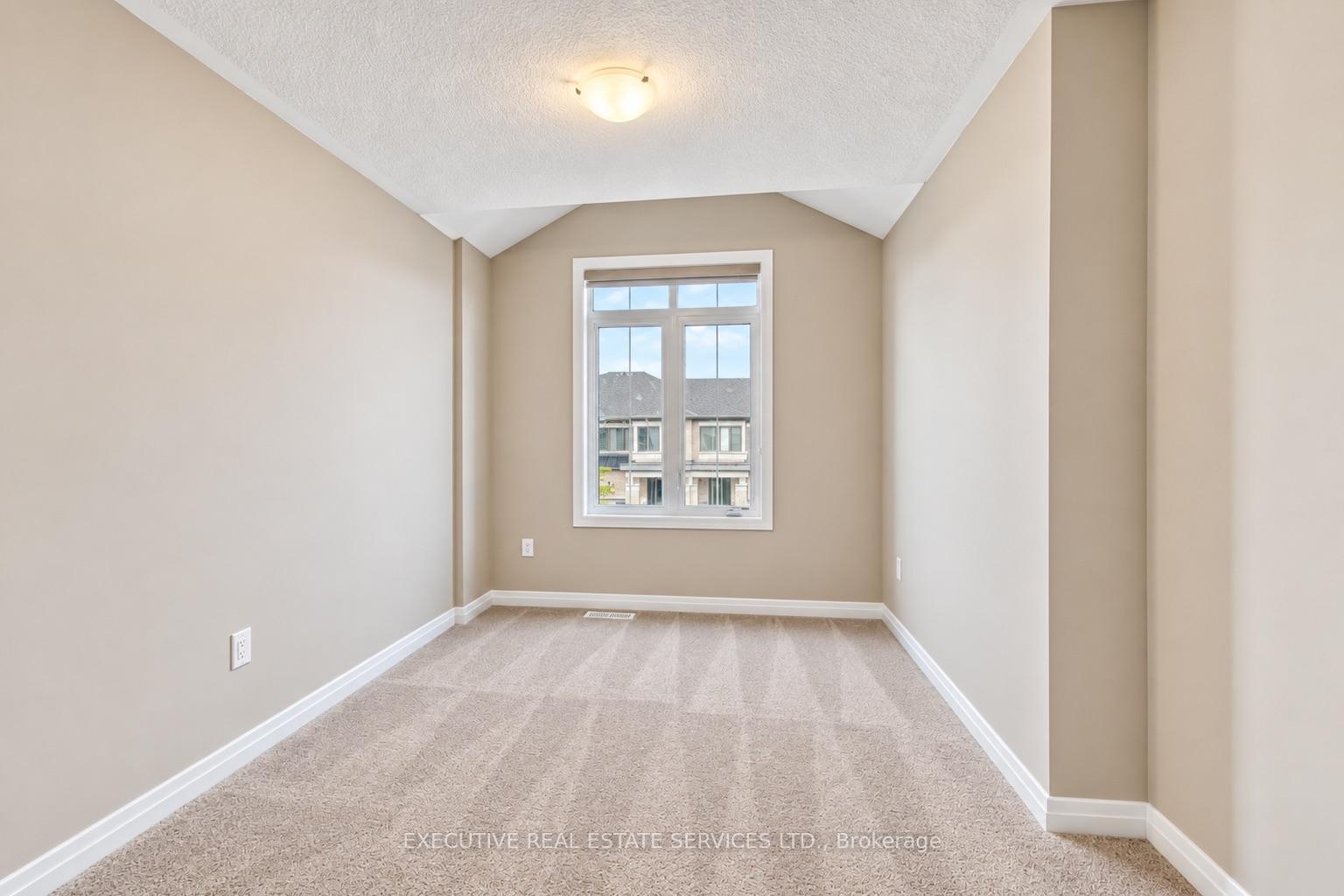 Photo 28 of 7 Crossmore Crescent, Cambridge, Westview — HOMEH
