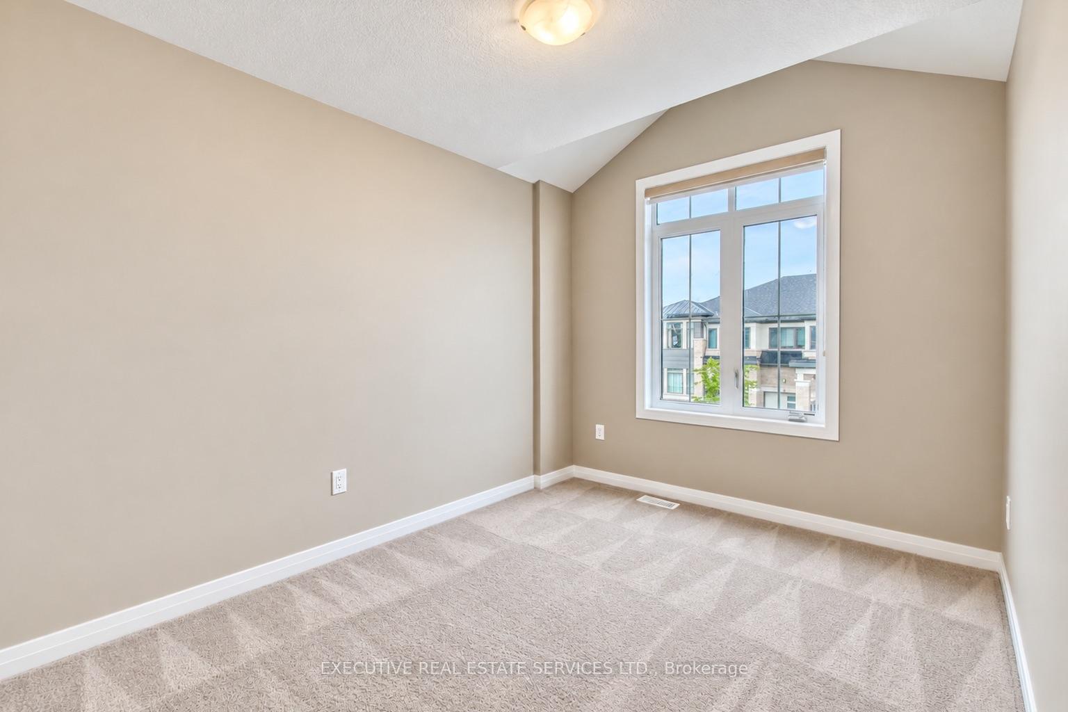 Photo 29 of 7 Crossmore Crescent, Cambridge, Westview — HOMEH