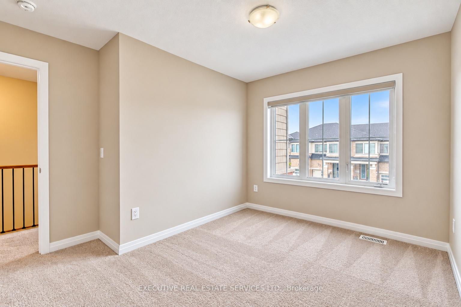 Photo 32 of 7 Crossmore Crescent, Cambridge, Westview — HOMEH