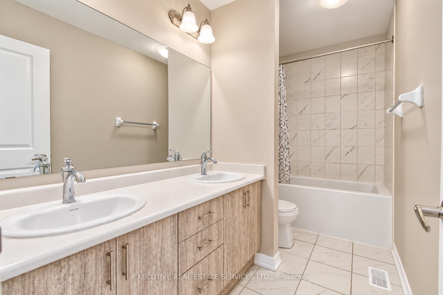 Photo 33 of 7 Crossmore Crescent, Cambridge, Westview — HOMEH