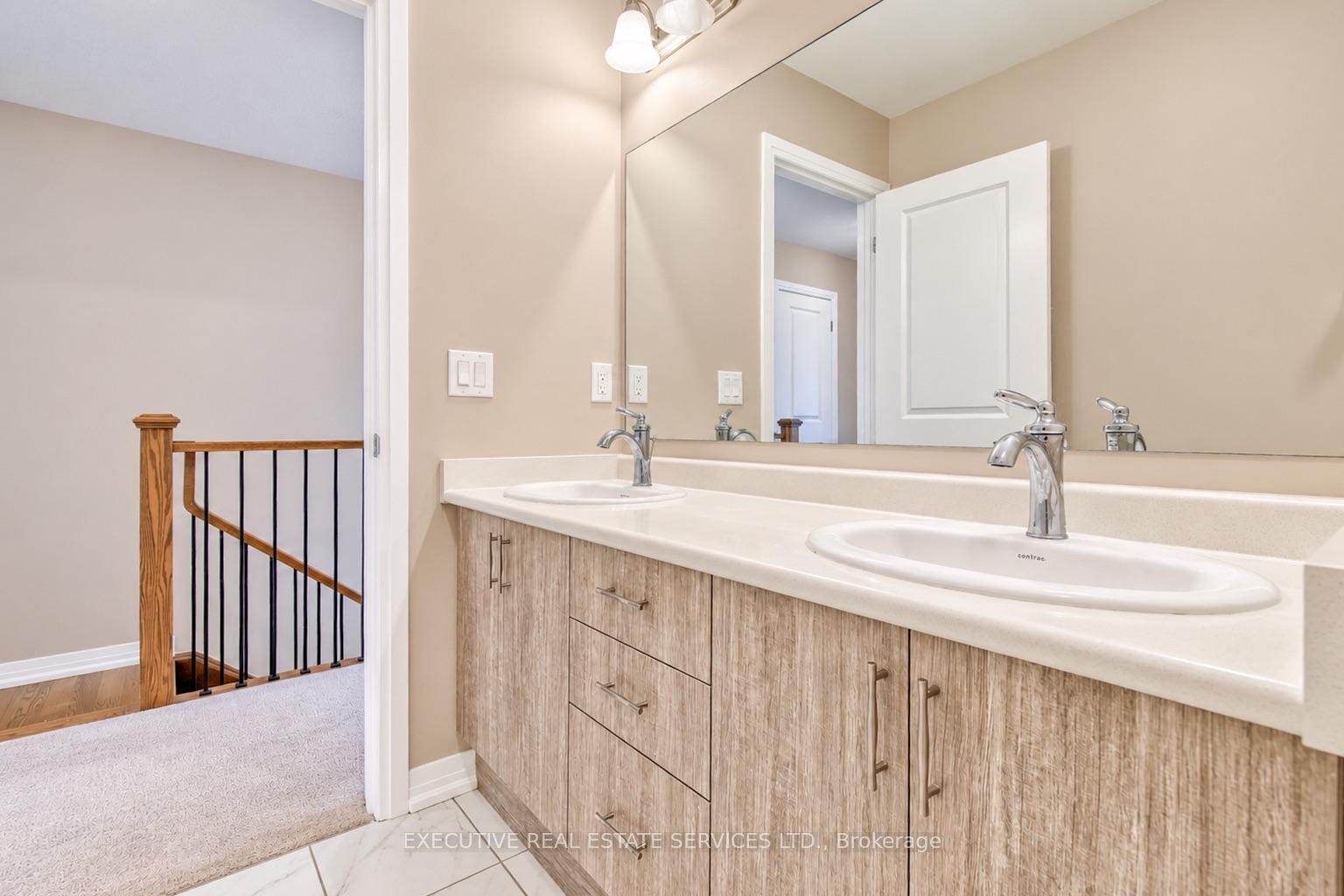Photo 34 of 7 Crossmore Crescent, Cambridge, Westview — HOMEH