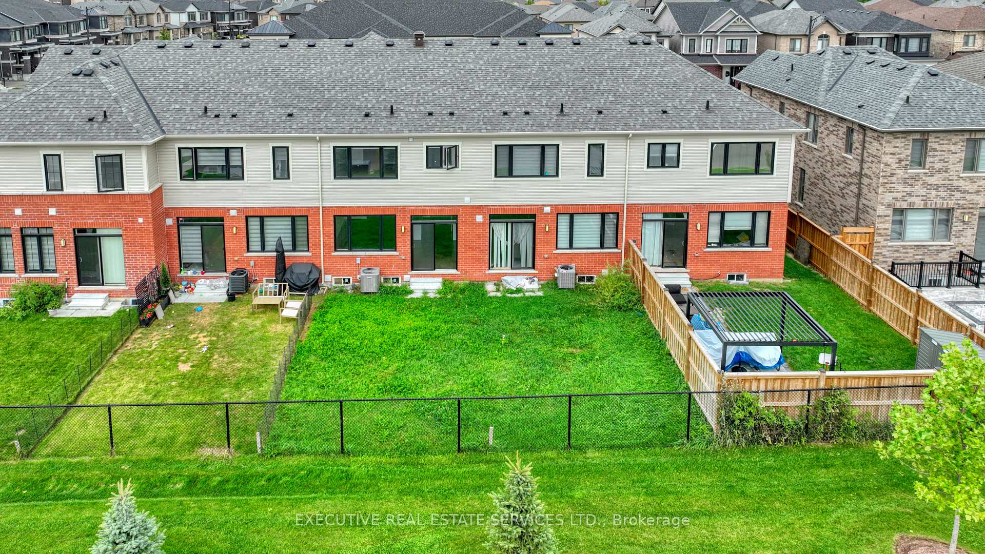 Photo 36 of 7 Crossmore Crescent, Cambridge, Westview — HOMEH