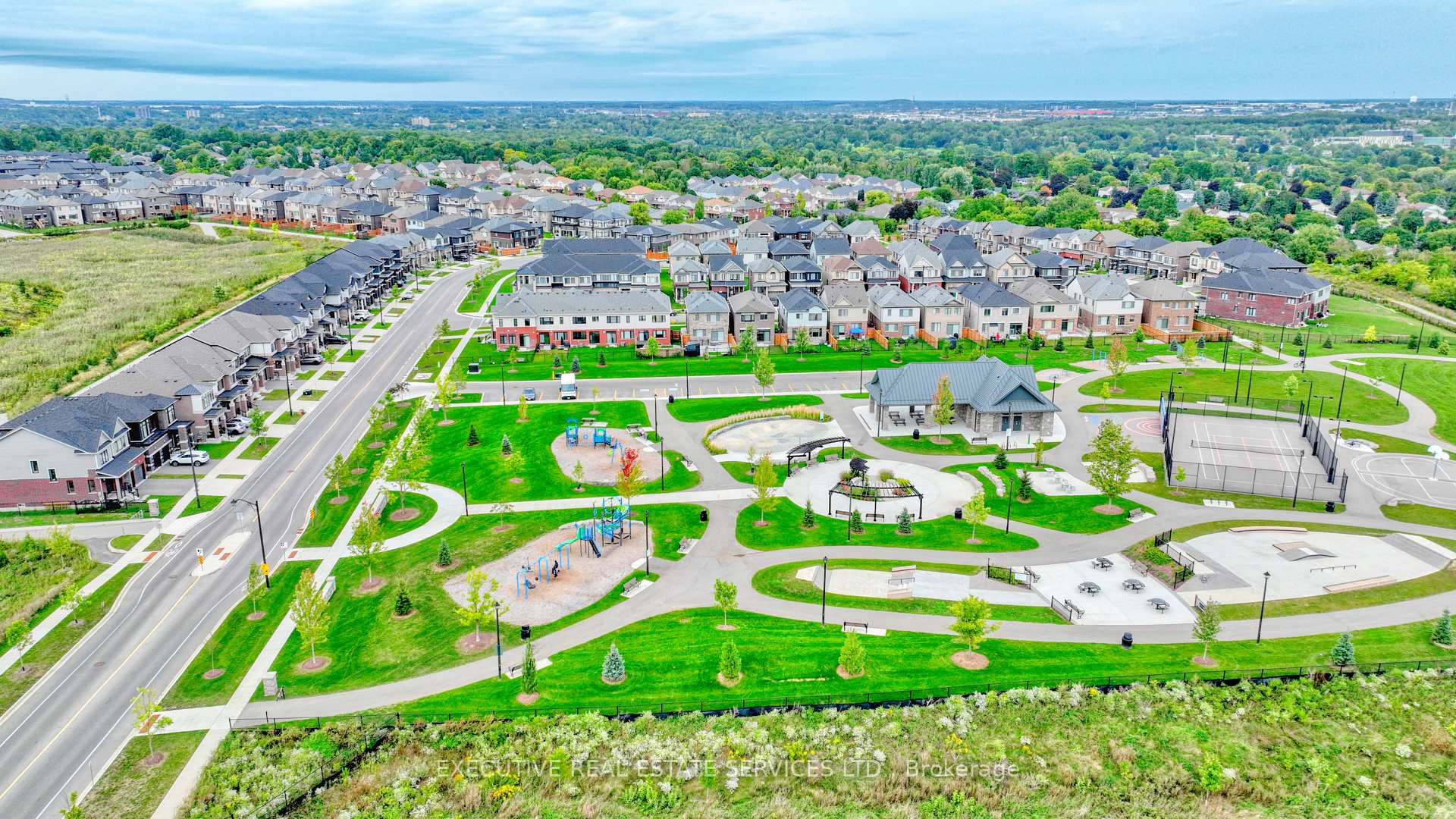 Photo 38 of 7 Crossmore Crescent, Cambridge, Westview — HOMEH