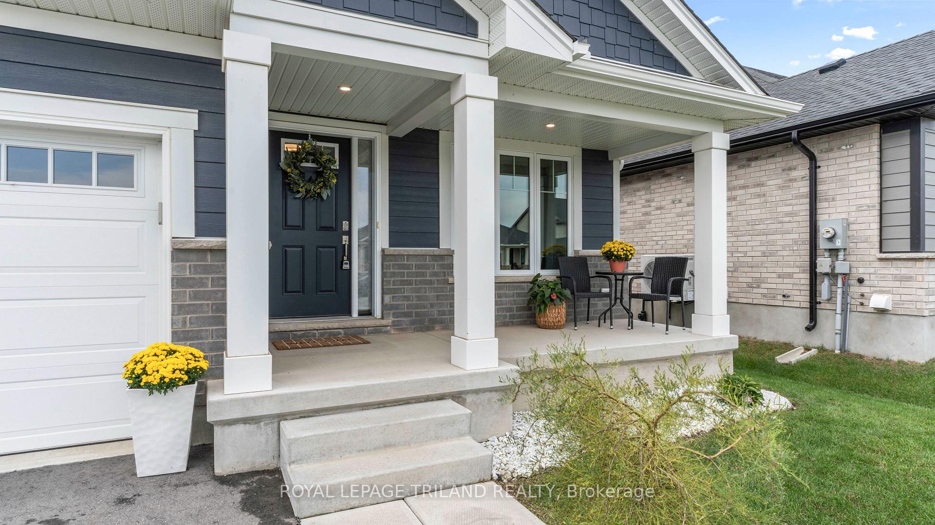 Photo 3 of 144 Empire Parkway, St. Thomas — HOMEH