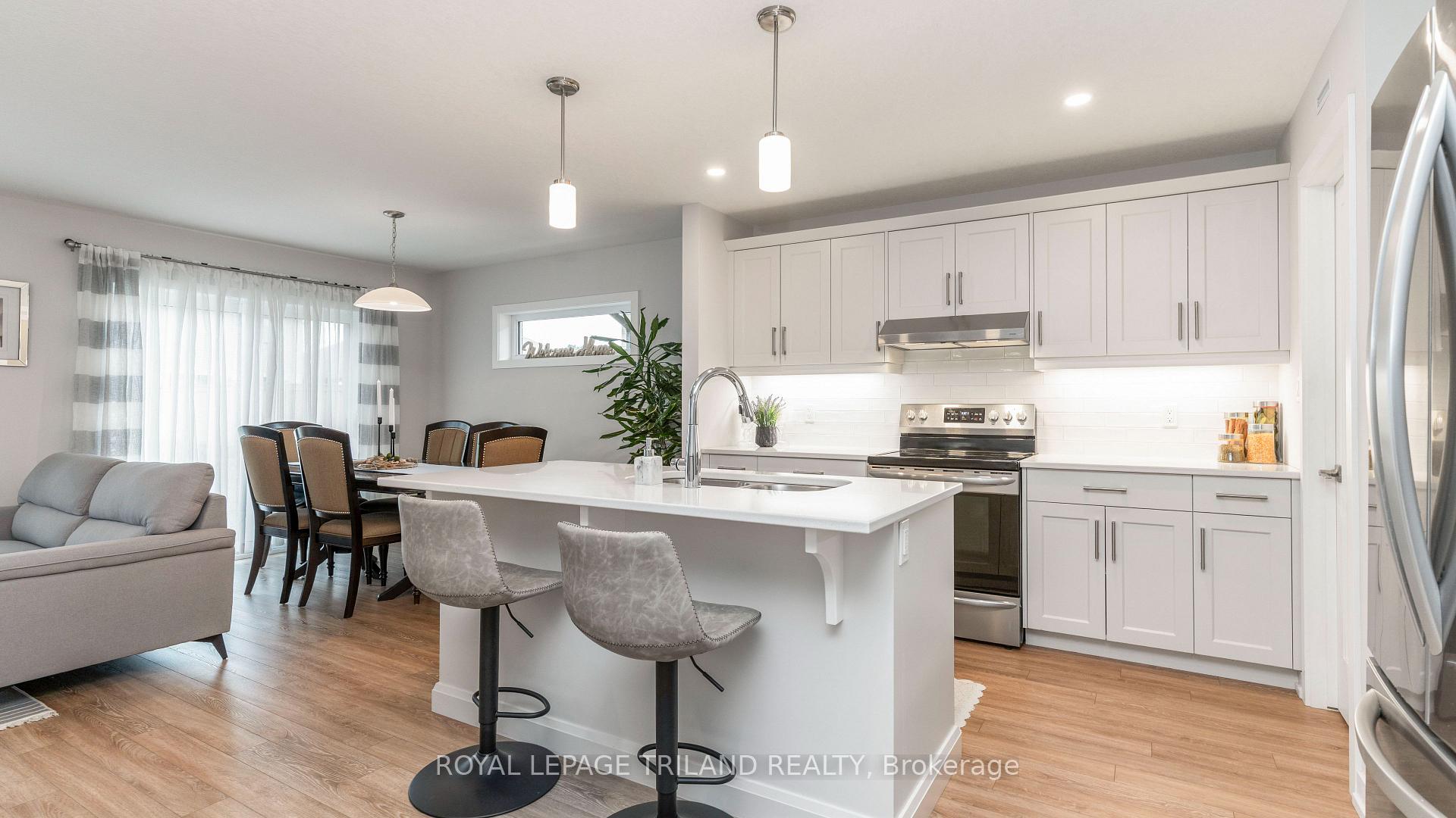Photo 4 of 144 Empire Parkway, St. Thomas — HOMEH