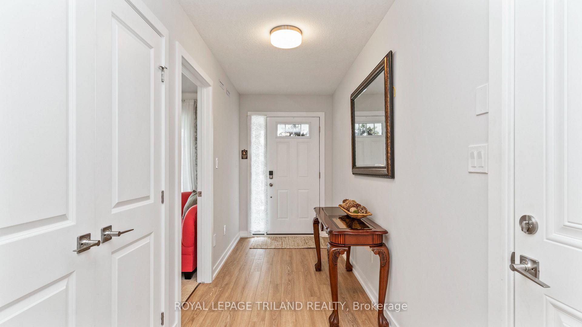 Photo 5 of 144 Empire Parkway, St. Thomas — HOMEH