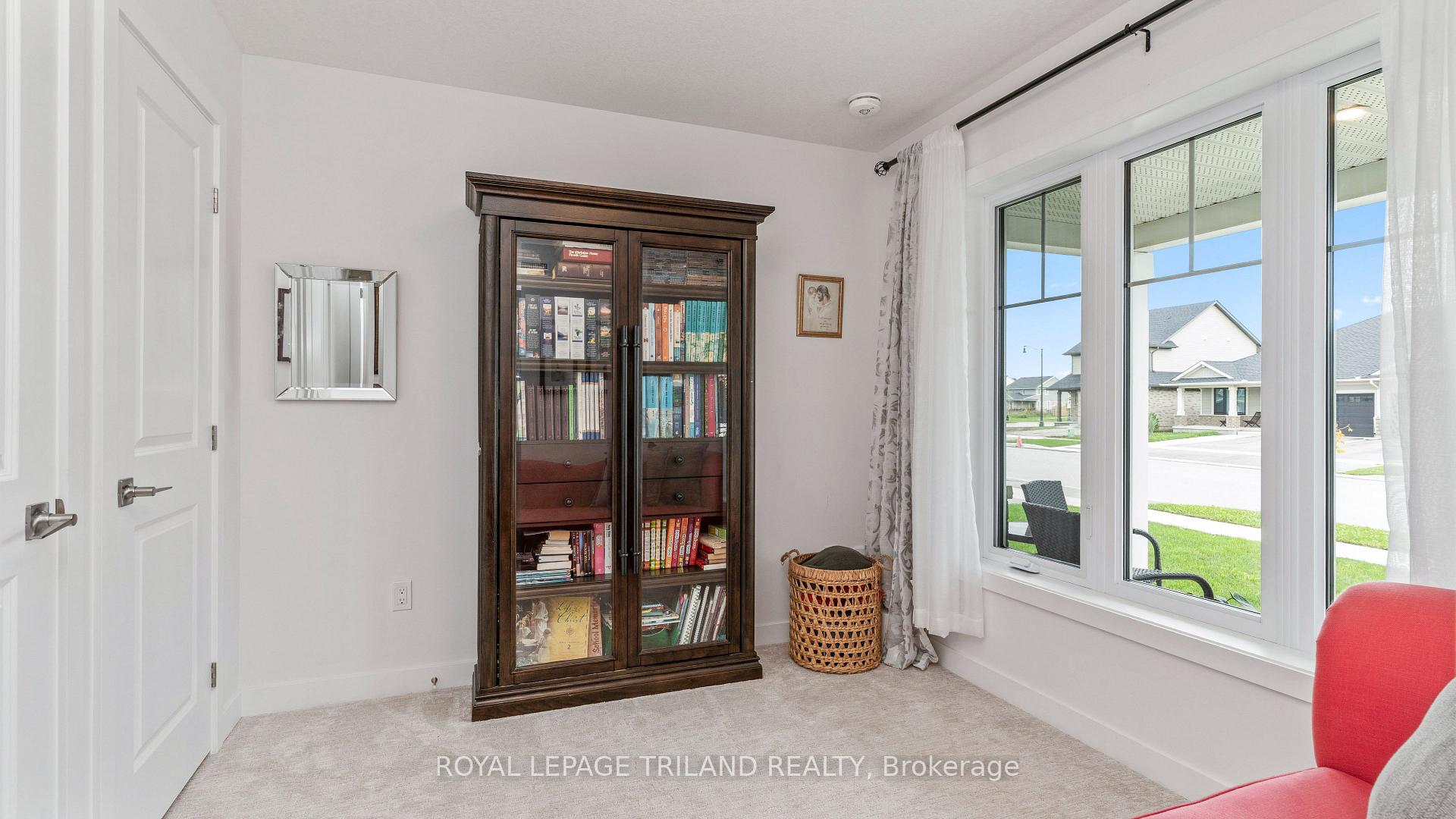 Photo 6 of 144 Empire Parkway, St. Thomas — HOMEH