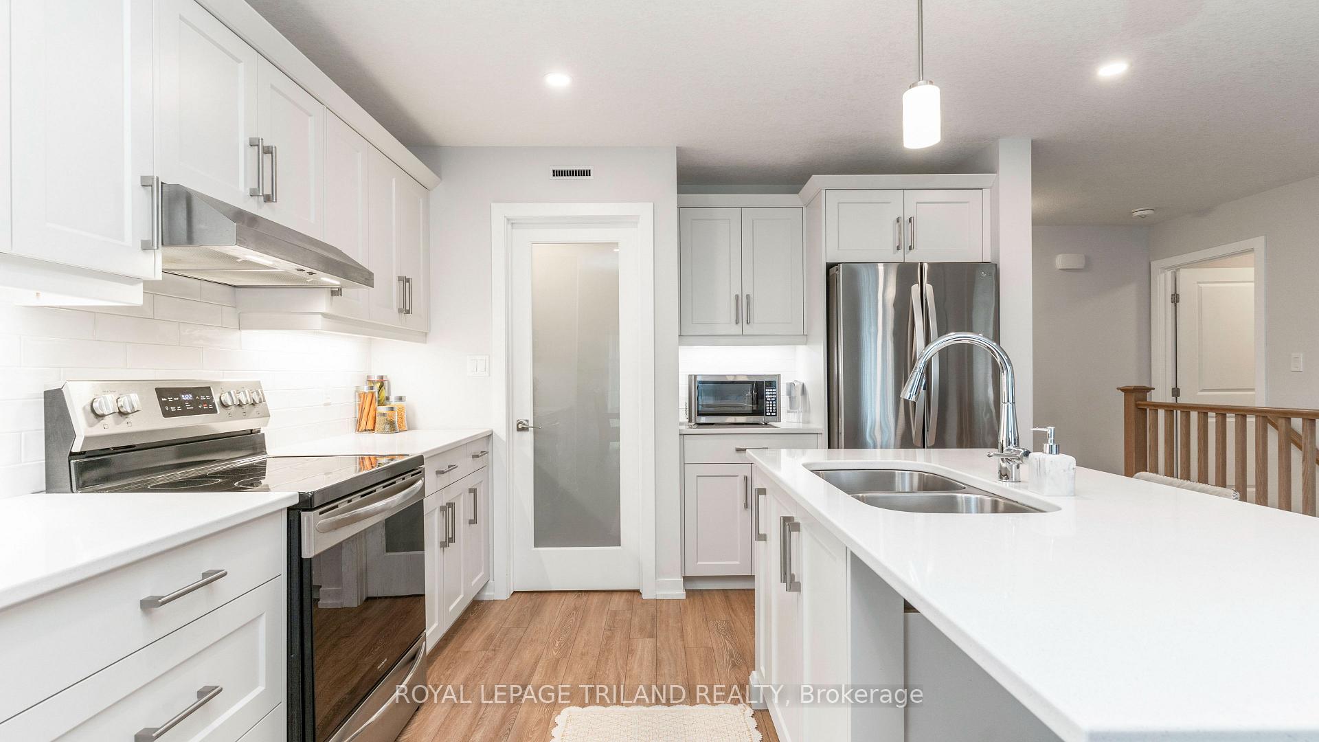 Photo 9 of 144 Empire Parkway, St. Thomas — HOMEH