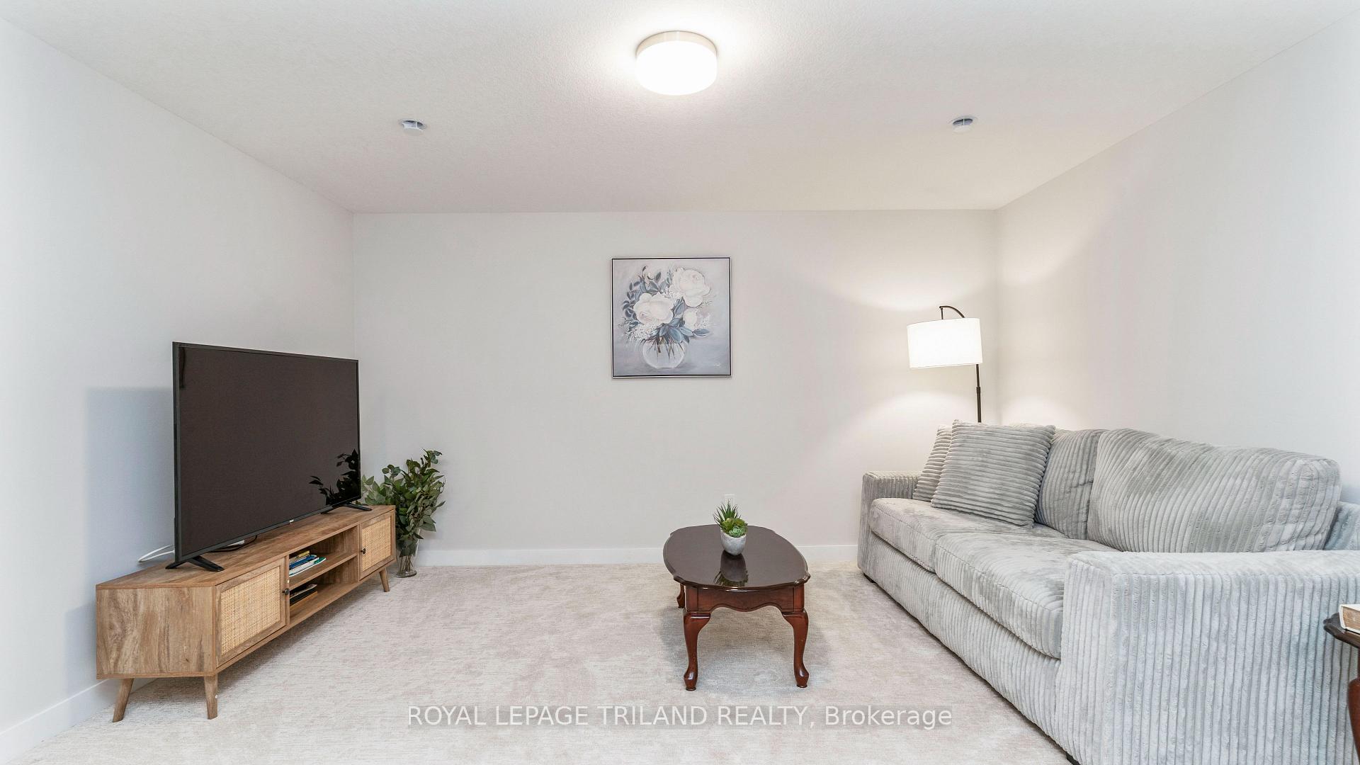 Photo 20 of 144 Empire Parkway, St. Thomas — HOMEH