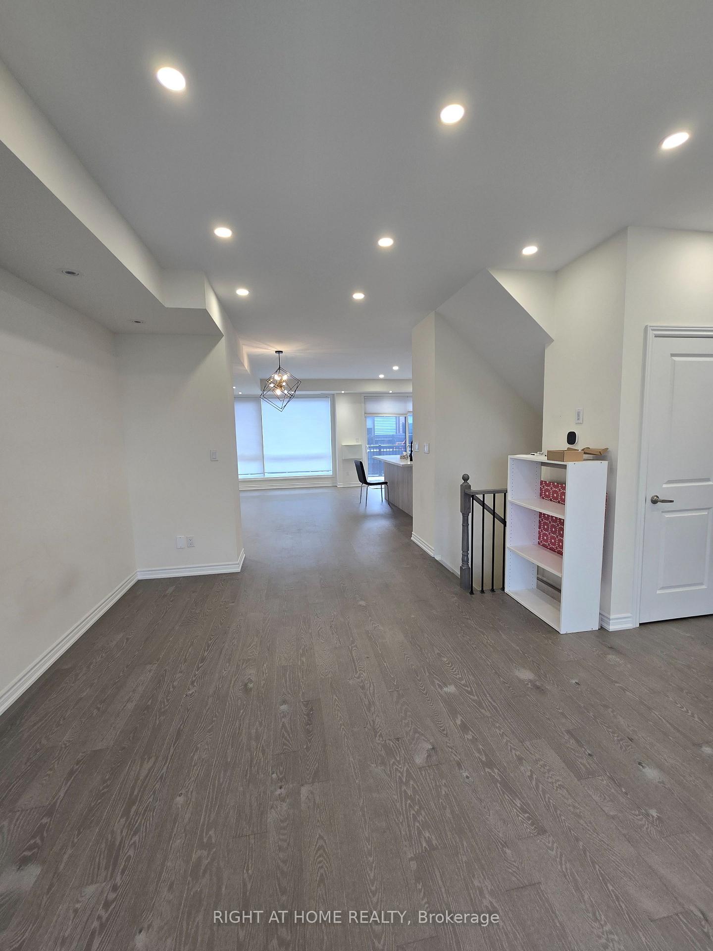 Photo 12 of 14 Concetta Conte Avenue, Markham, Victoria Square — HOMEH
