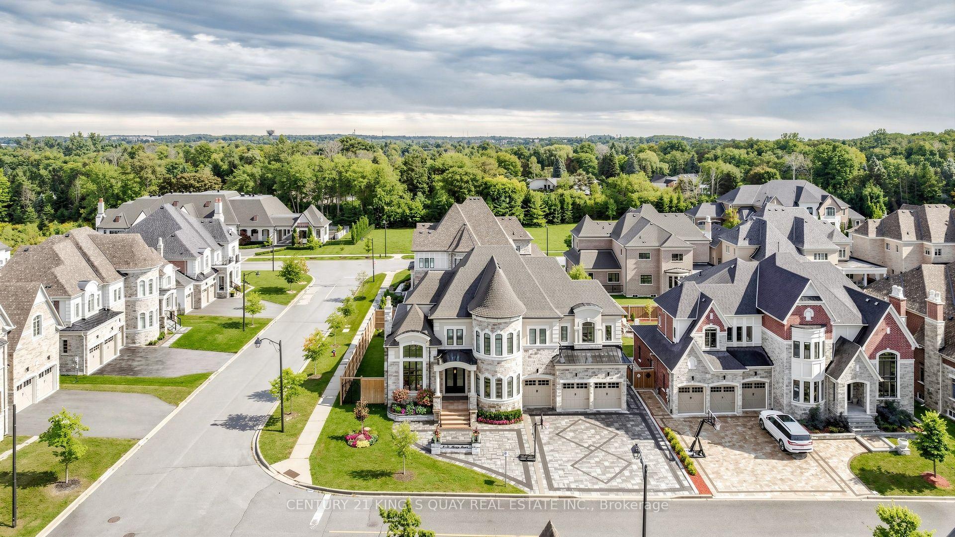 Photo 2 of 3 Sir Henry Court, King, King City — HOMEH