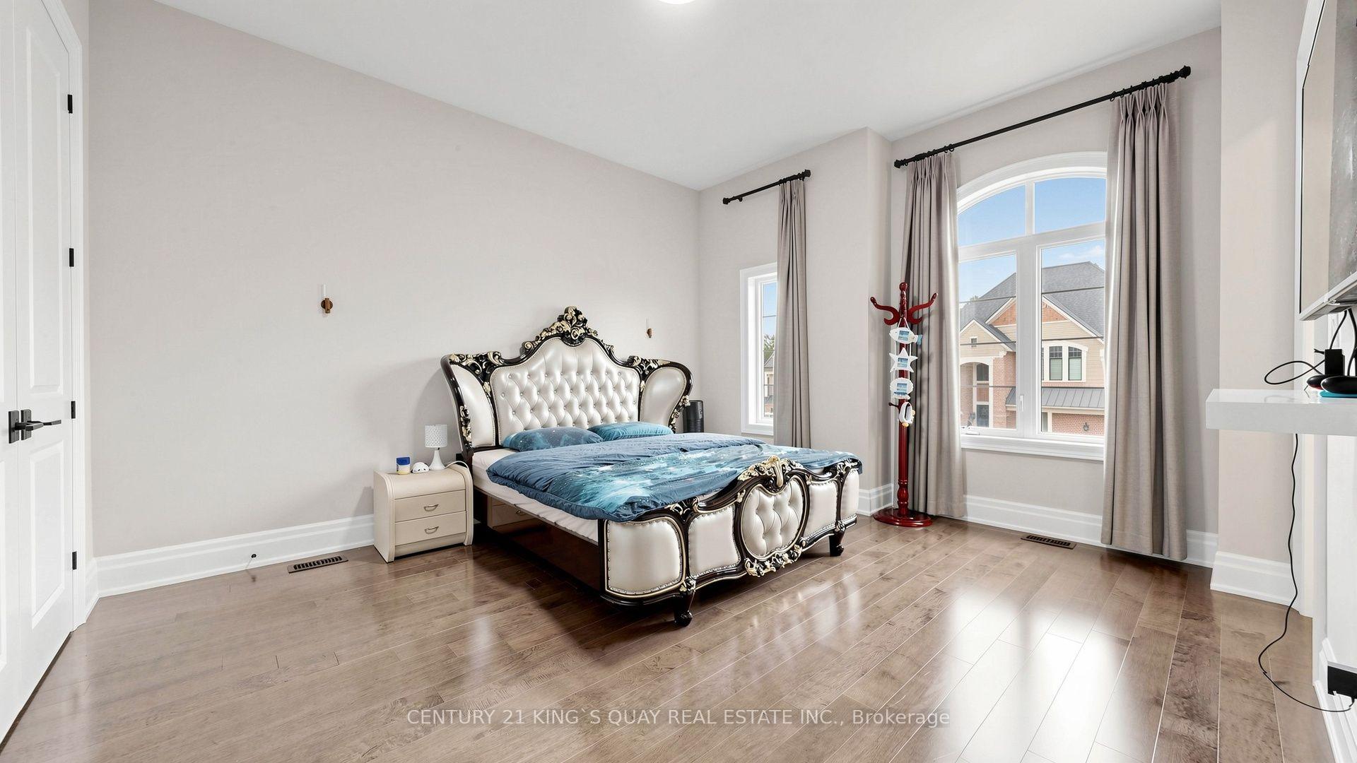 Photo 32 of 3 Sir Henry Court, King, King City — HOMEH