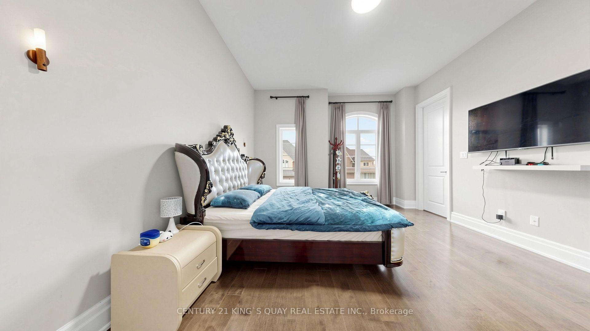 Photo 33 of 3 Sir Henry Court, King, King City — HOMEH