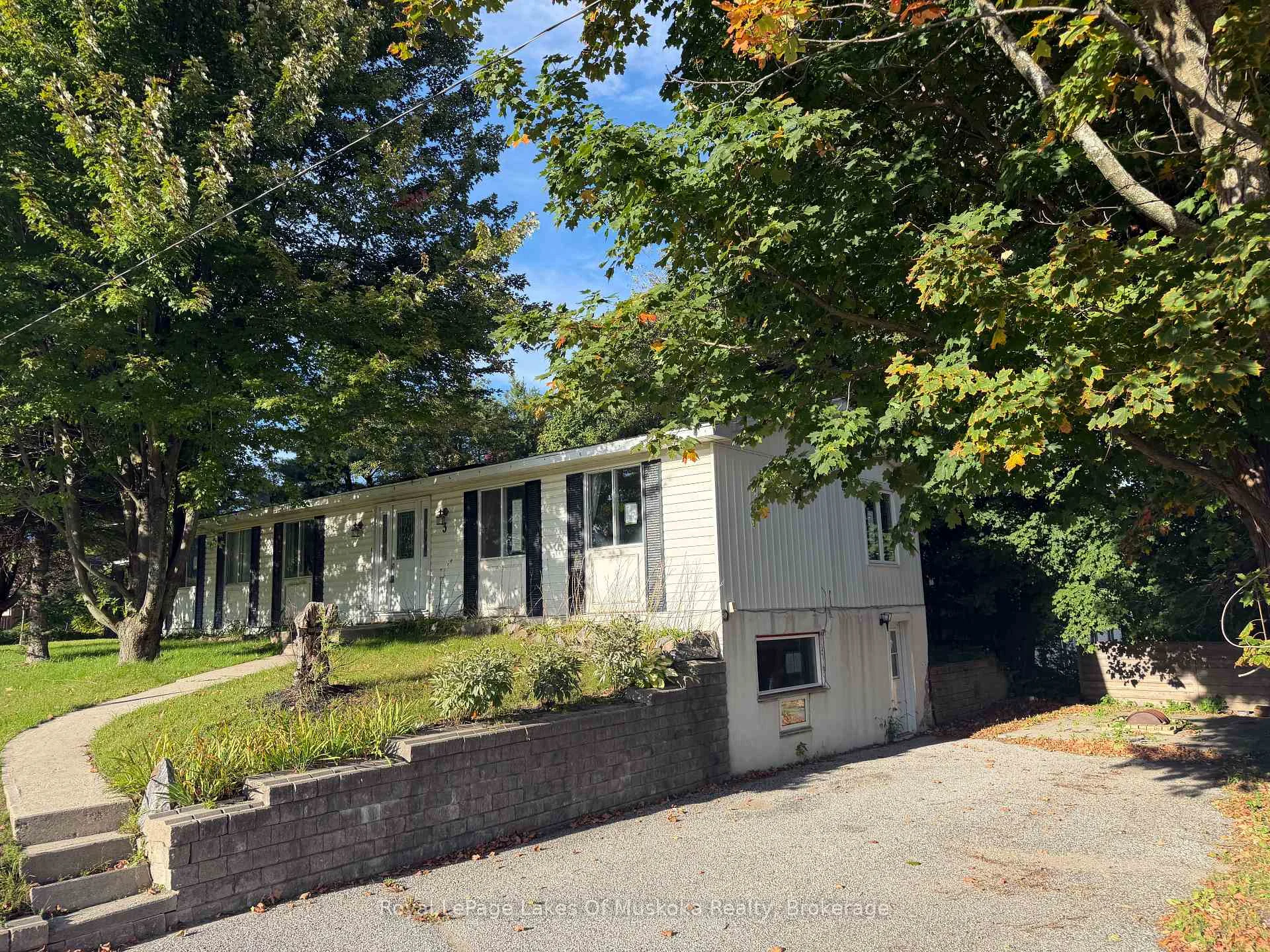 Photo 3 of 3 Wellington Street, Bracebridge — HOMEH
