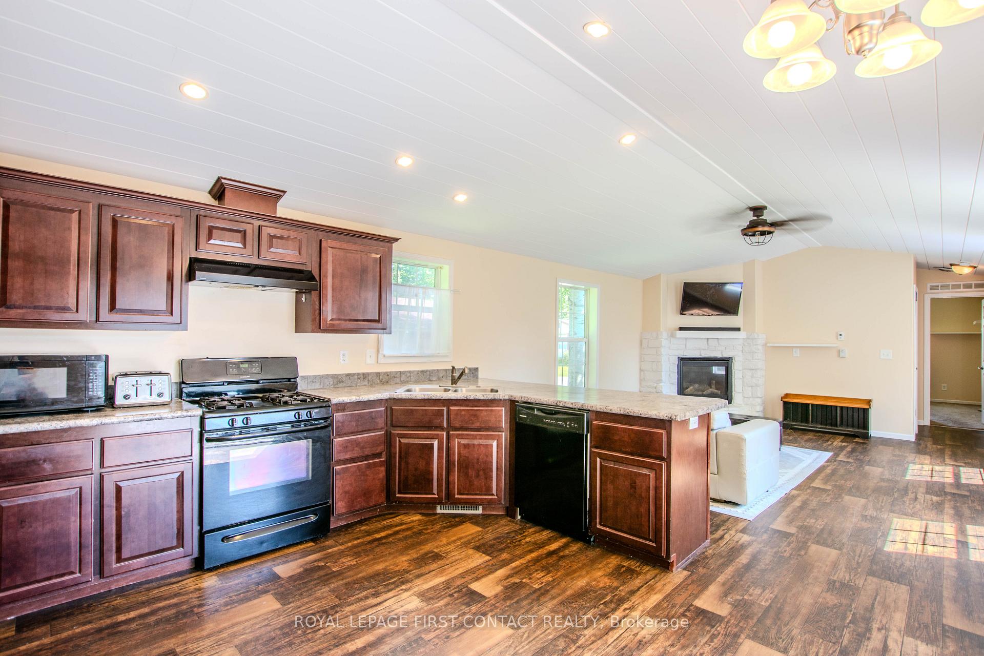 Photo 7 of 23 Georgian Glen Drive, Wasaga Beach — HOMEH