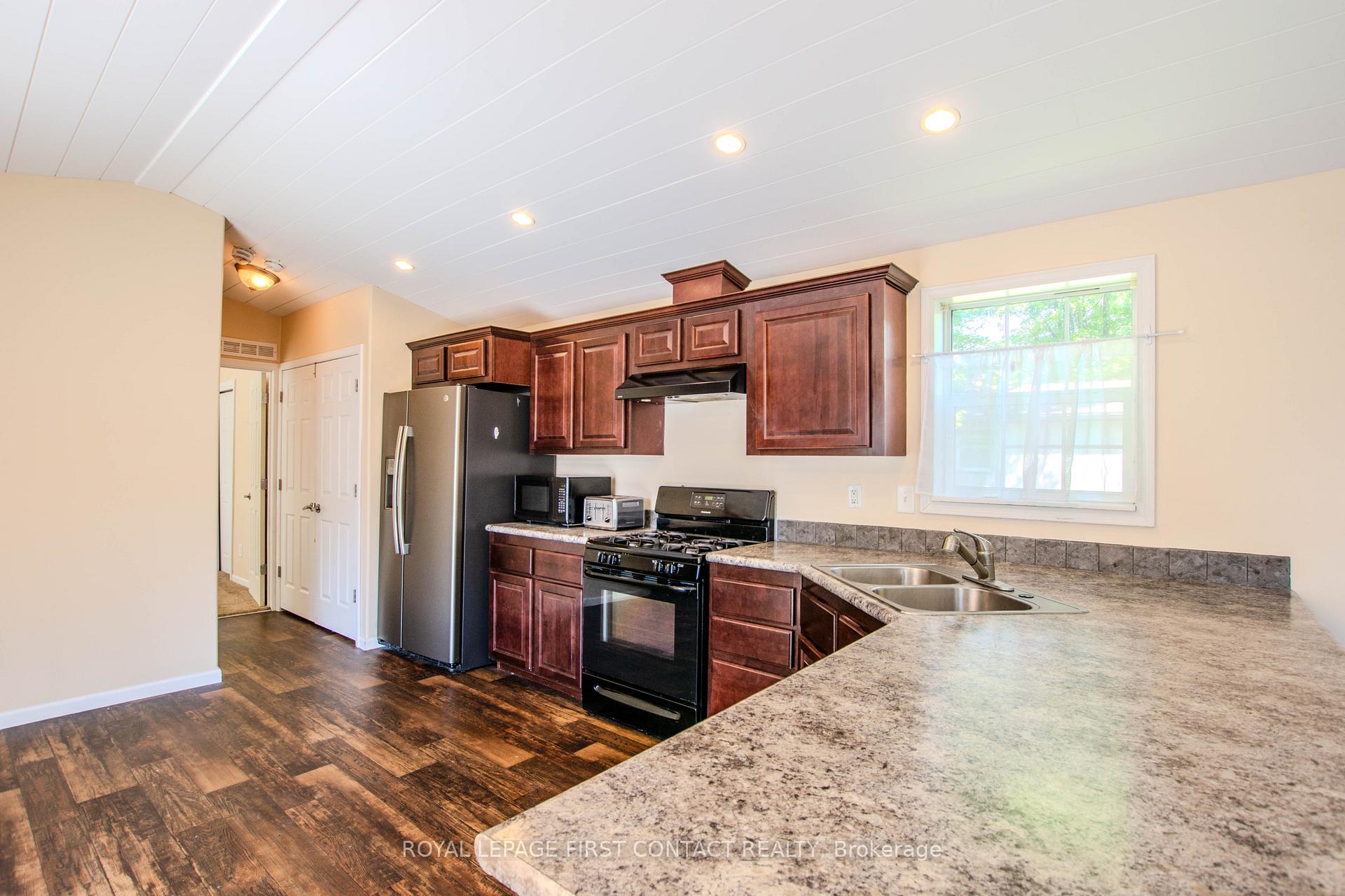Photo 8 of 23 Georgian Glen Drive, Wasaga Beach — HOMEH