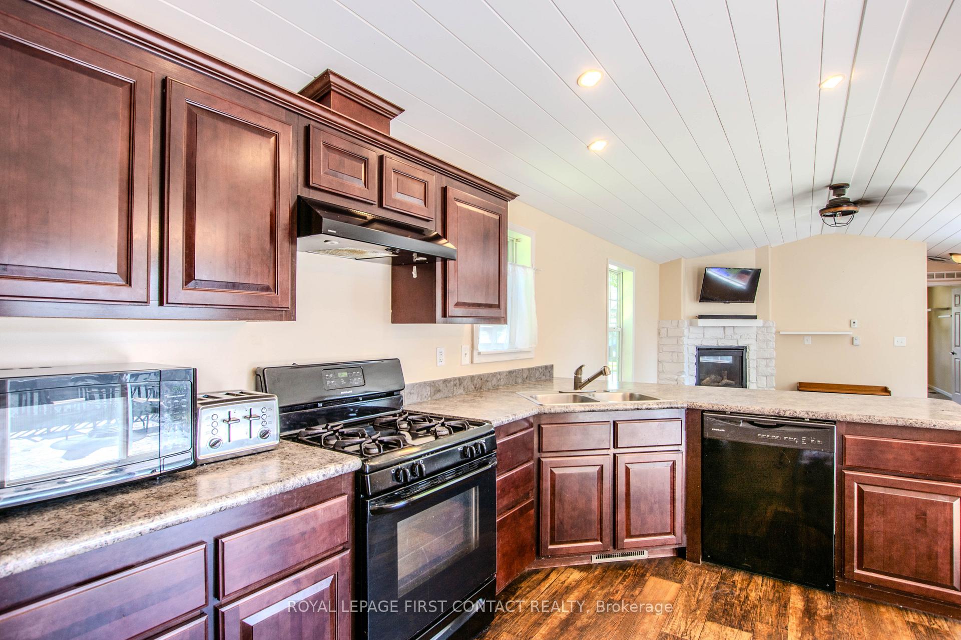 Photo 9 of 23 Georgian Glen Drive, Wasaga Beach — HOMEH