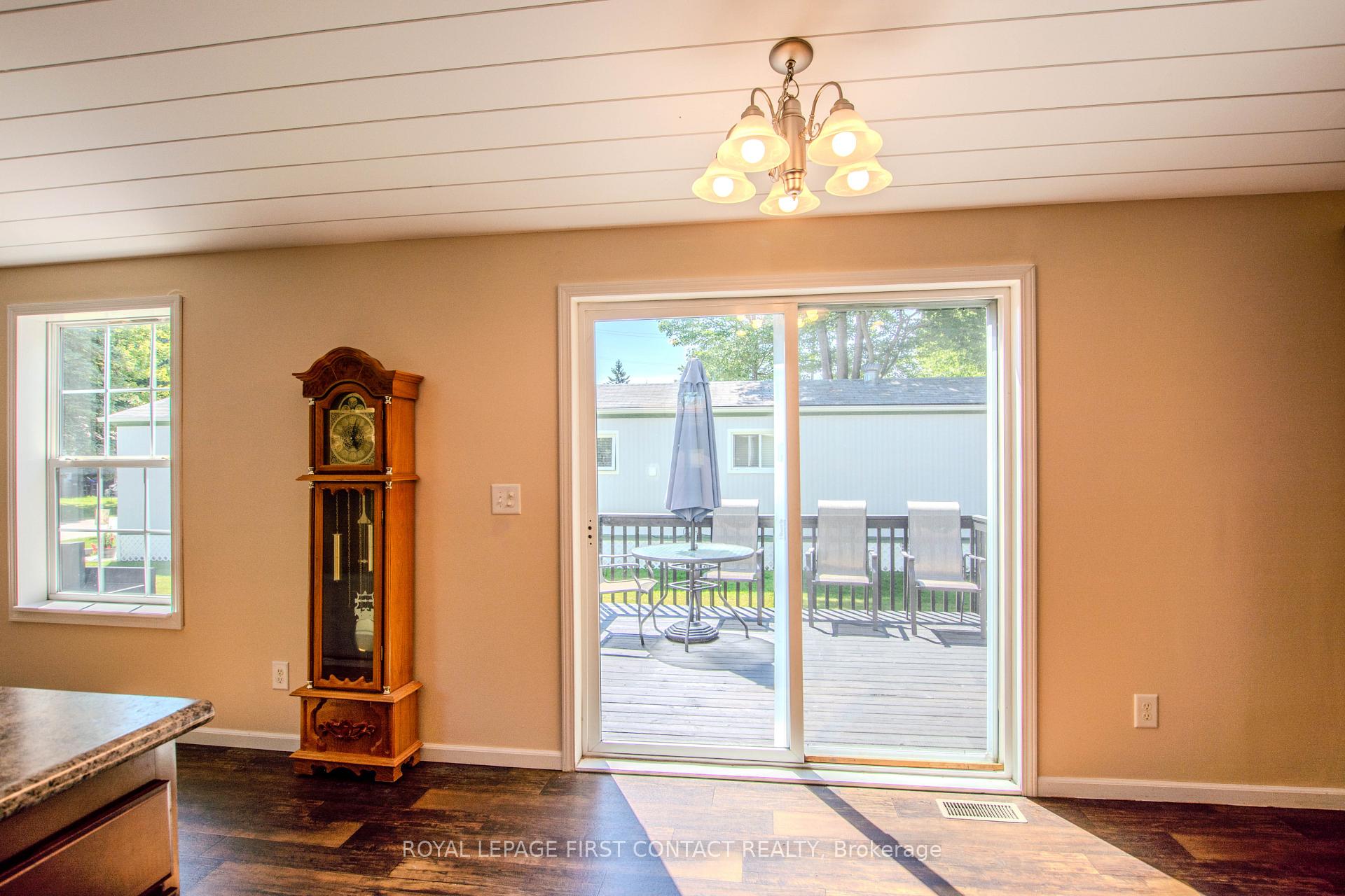 Photo 10 of 23 Georgian Glen Drive, Wasaga Beach — HOMEH
