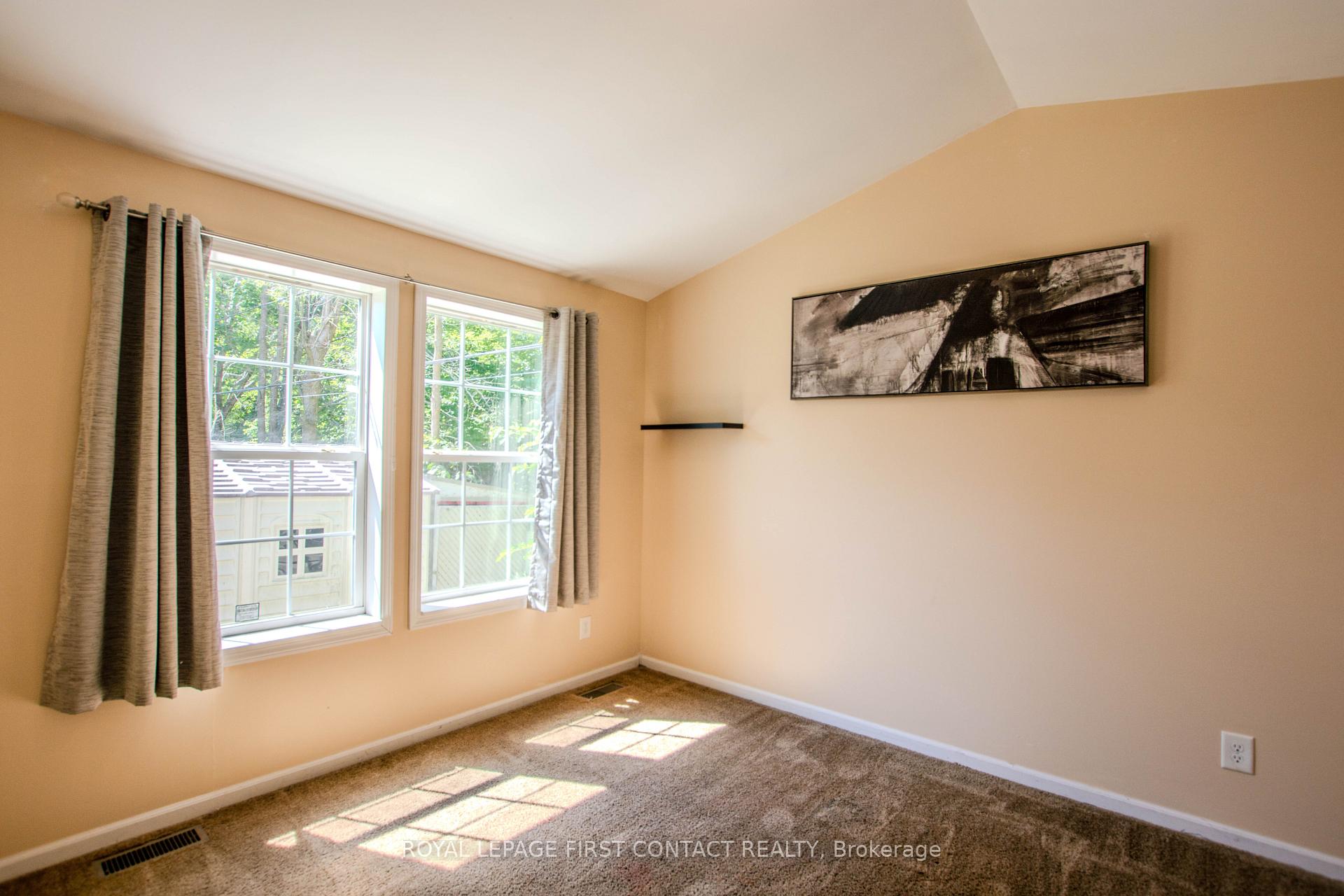 Photo 11 of 23 Georgian Glen Drive, Wasaga Beach — HOMEH