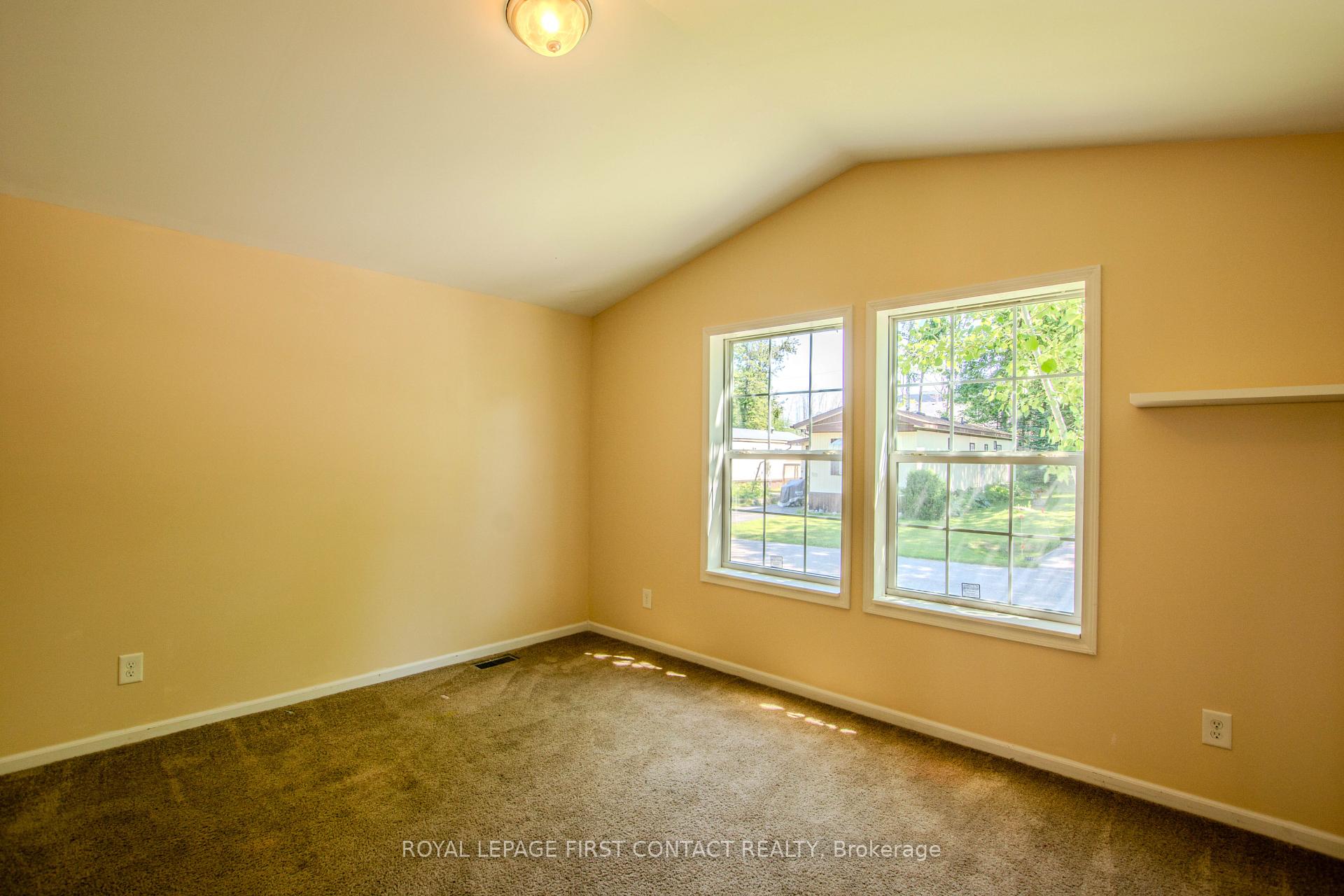 Photo 15 of 23 Georgian Glen Drive, Wasaga Beach — HOMEH